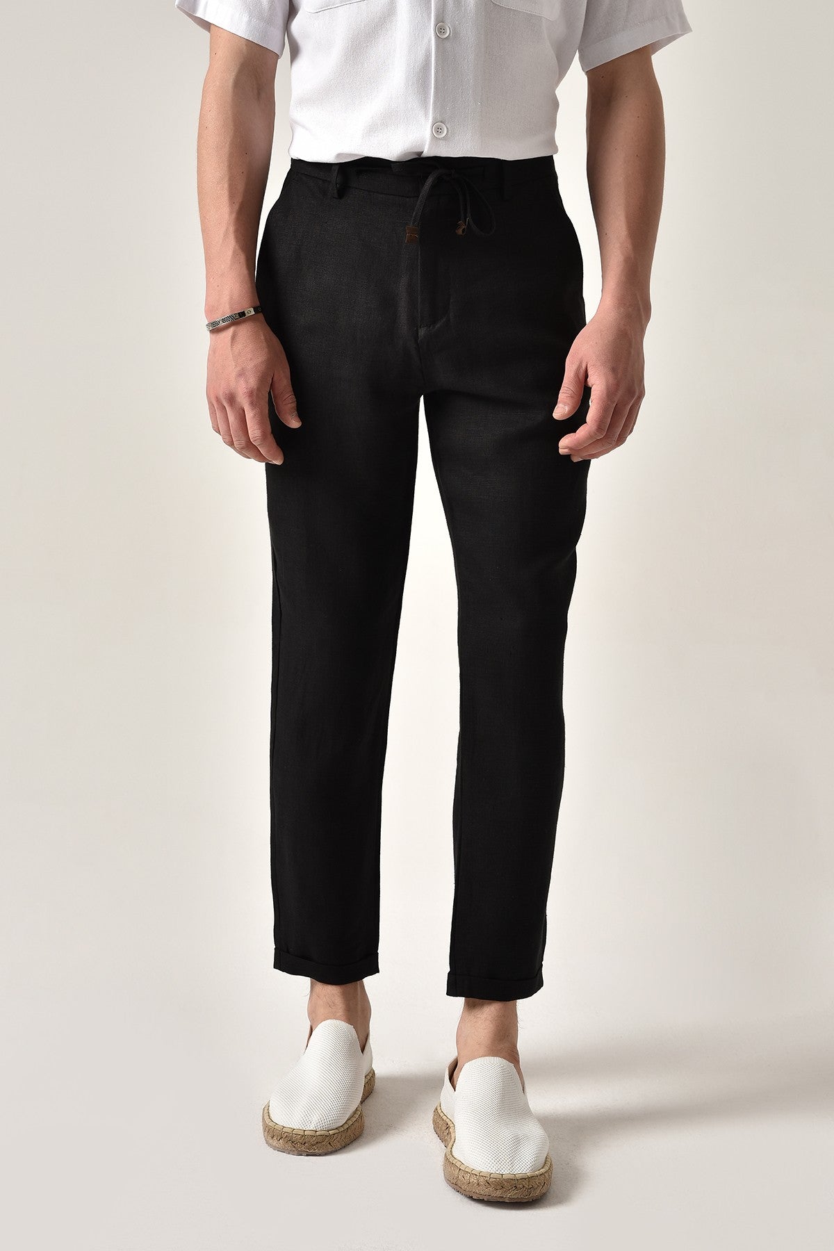 Boyfriend-Style Linen Pants with a Drawstring Waist