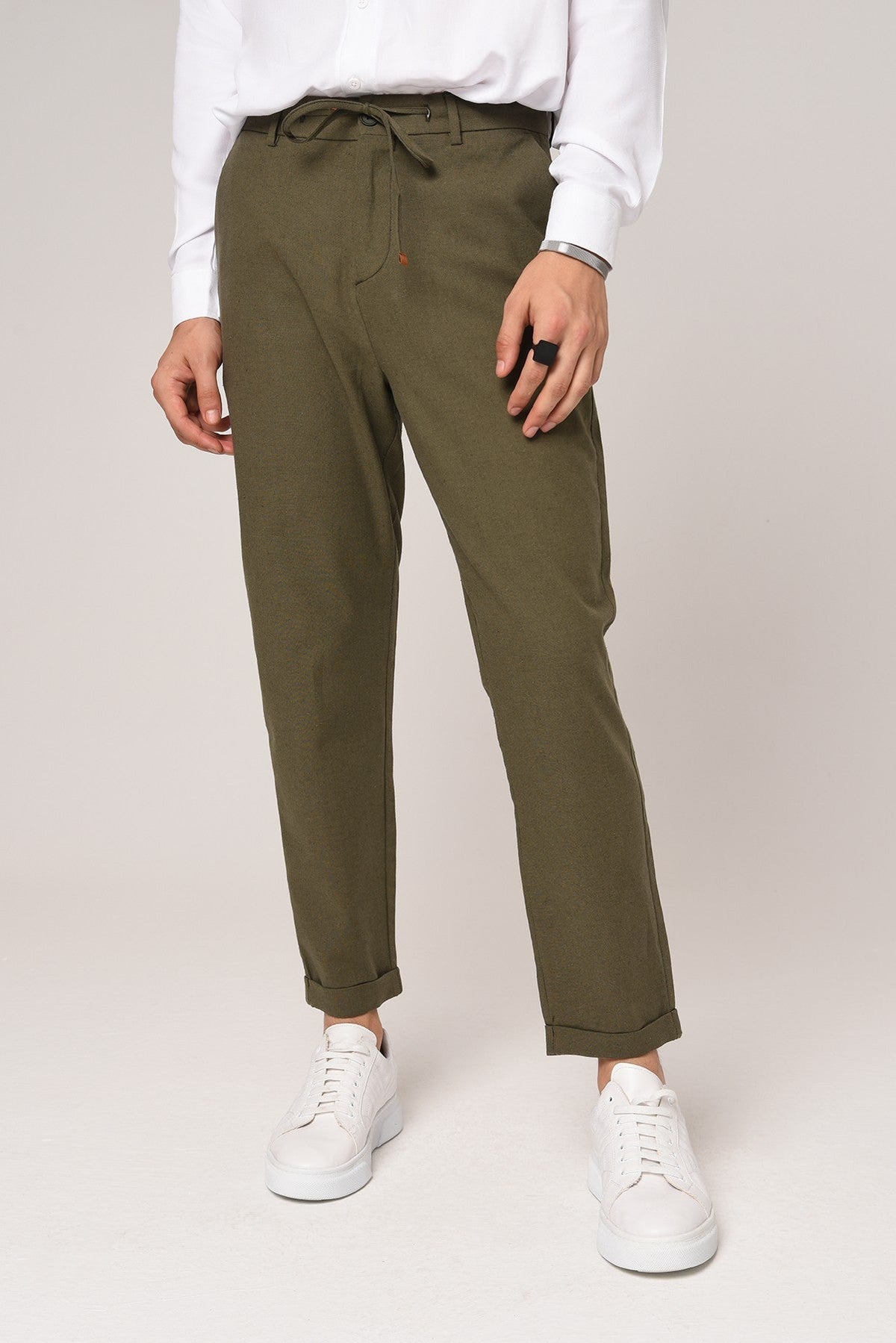 Boyfriend-Style Linen Pants with a Drawstring Waist