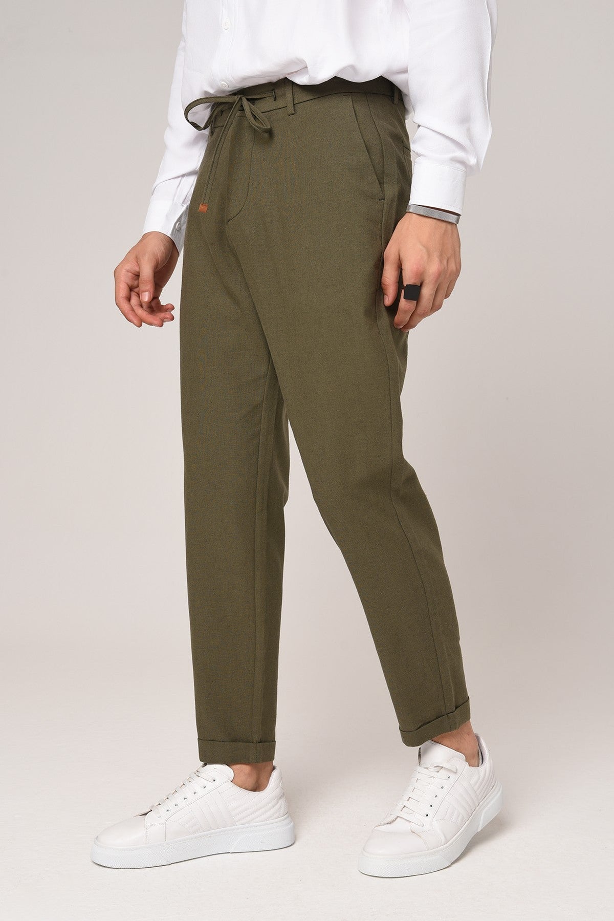 Boyfriend-Style Linen Pants with a Drawstring Waist