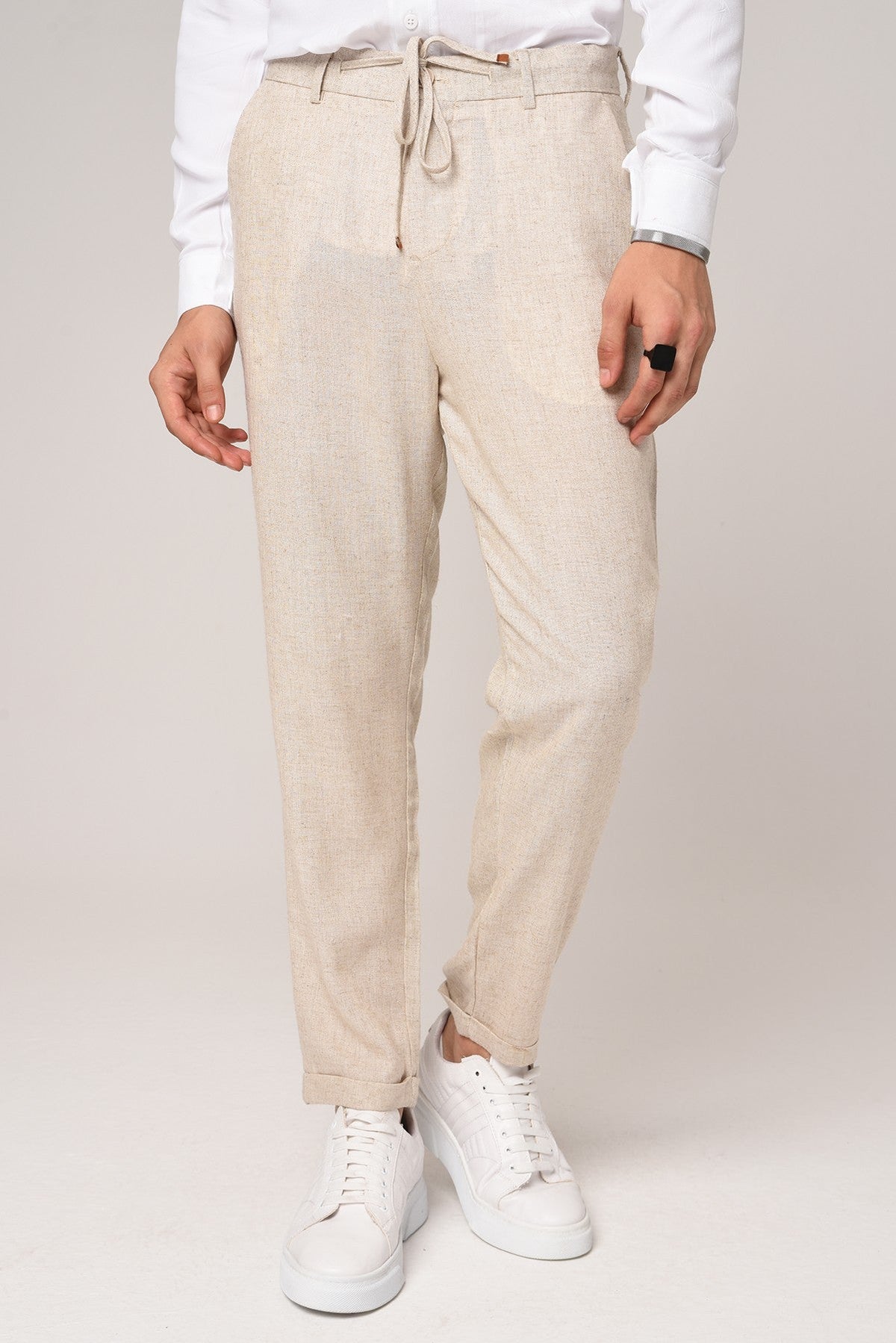 Boyfriend-Style Linen Pants with a Drawstring Waist