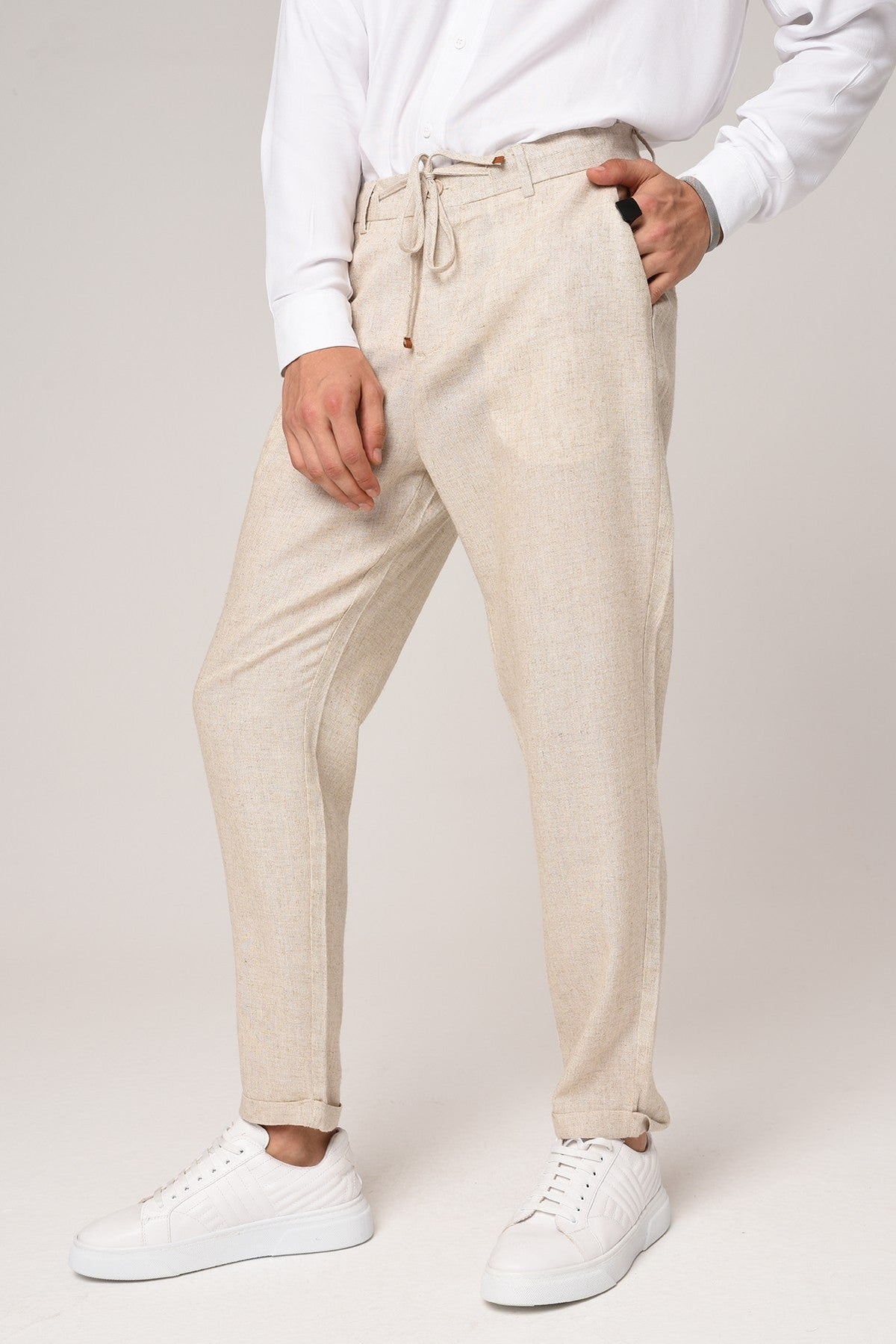 Boyfriend-Style Linen Pants with a Drawstring Waist