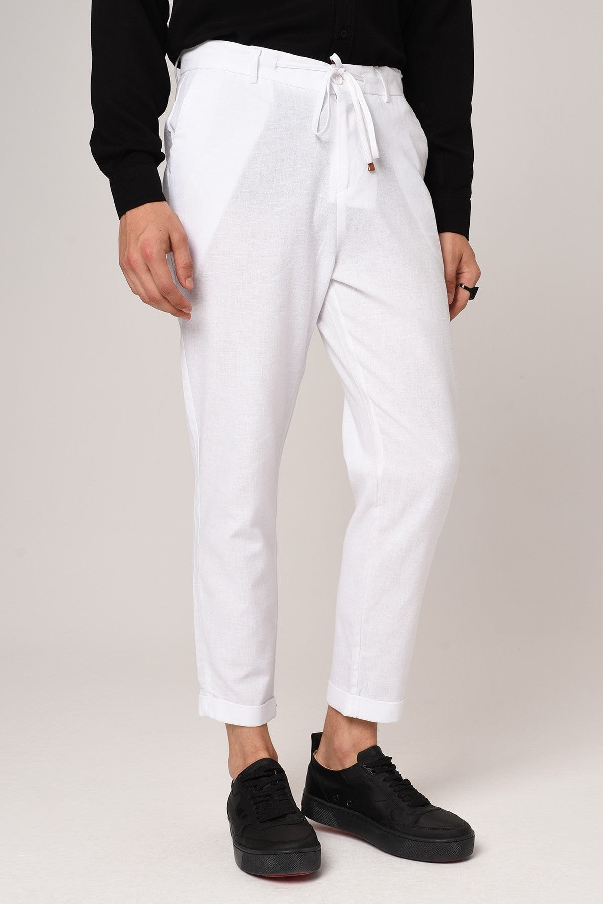 Boyfriend-Style Linen Pants with a Drawstring Waist