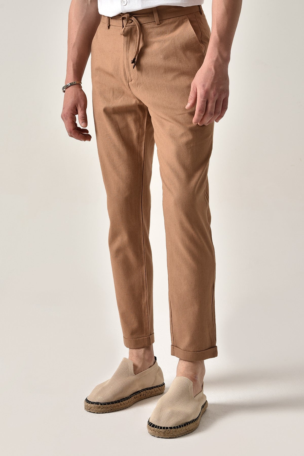 Boyfriend-Style Linen Pants with a Drawstring Waist