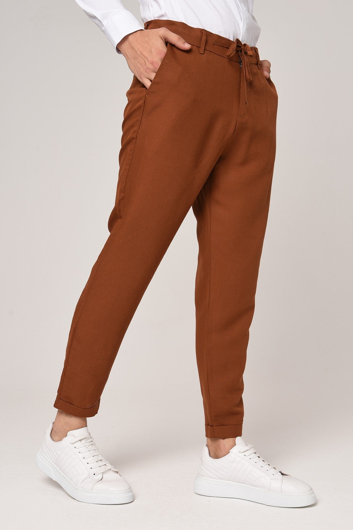 Boyfriend-Style Linen Pants with a Drawstring Waist