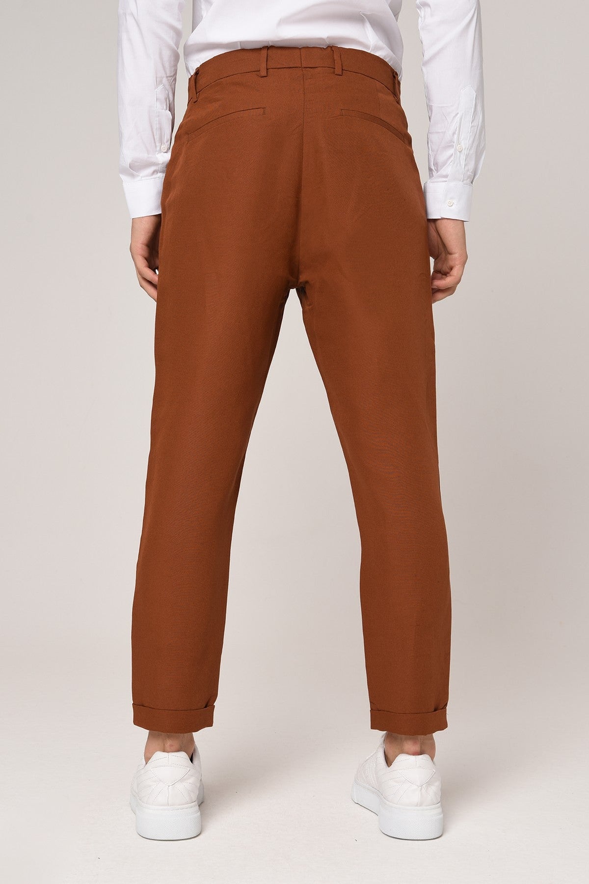 Boyfriend-Style Linen Pants with a Drawstring Waist