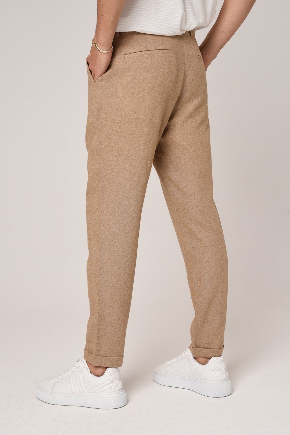 Boyfriend-Style Linen Pants with a Drawstring Waist