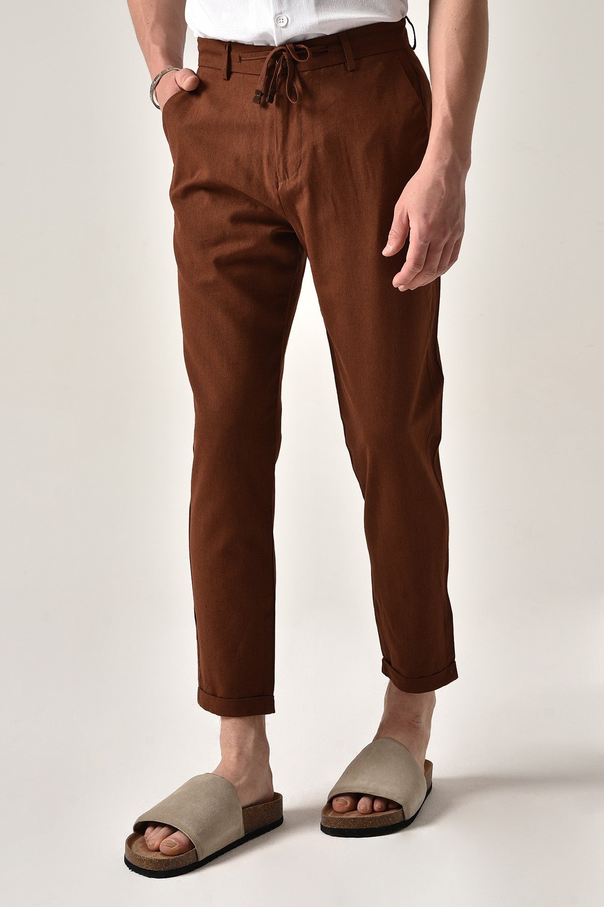 Boyfriend-Style Linen Pants with a Drawstring Waist