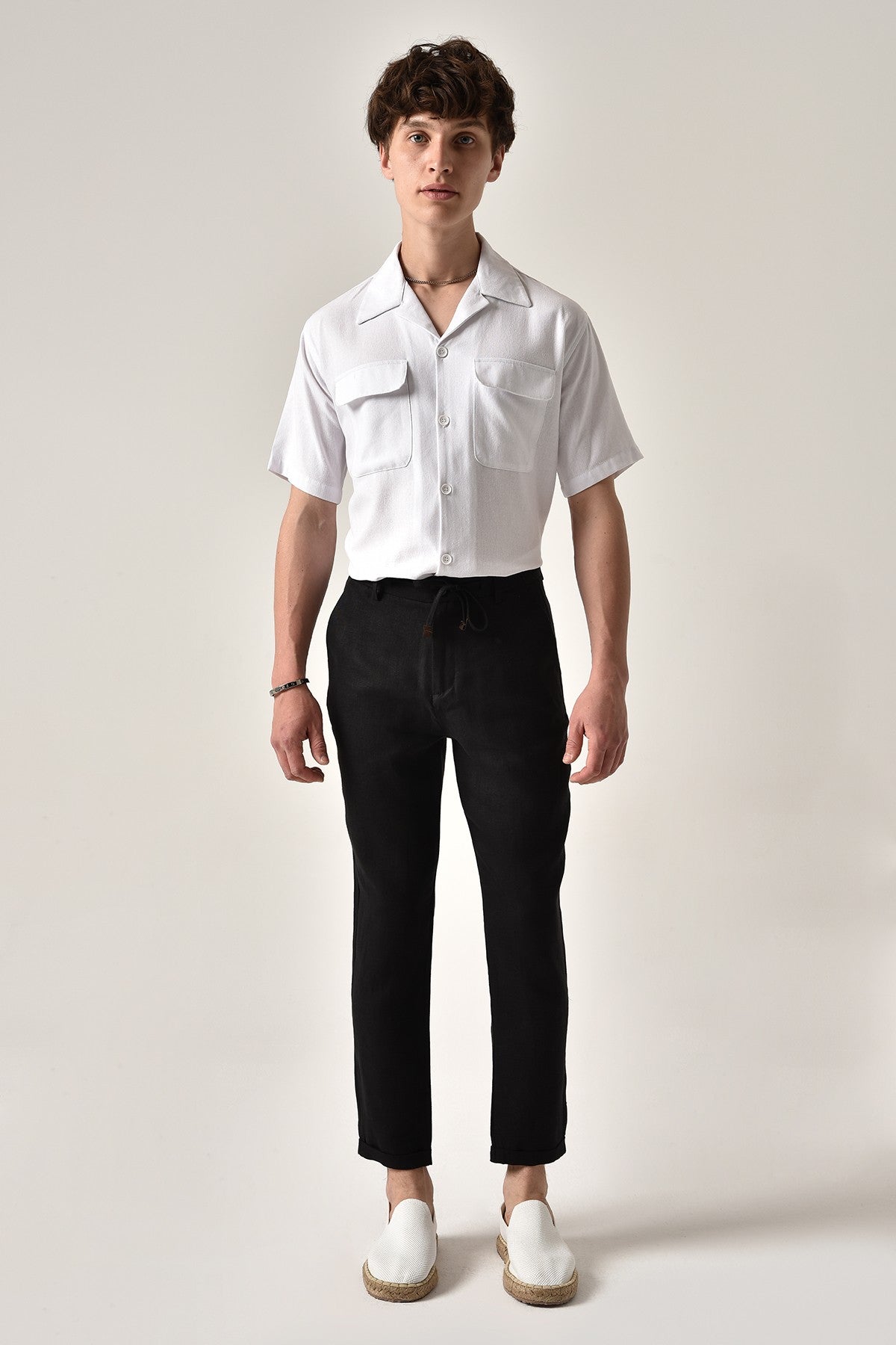 Boyfriend-Style Linen Pants with a Drawstring Waist