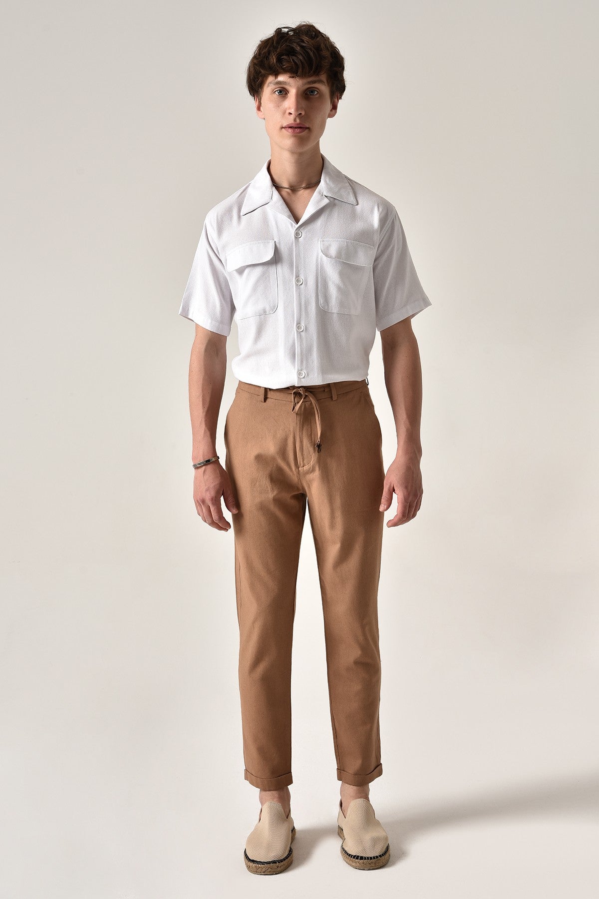 Boyfriend-Style Linen Pants with a Drawstring Waist