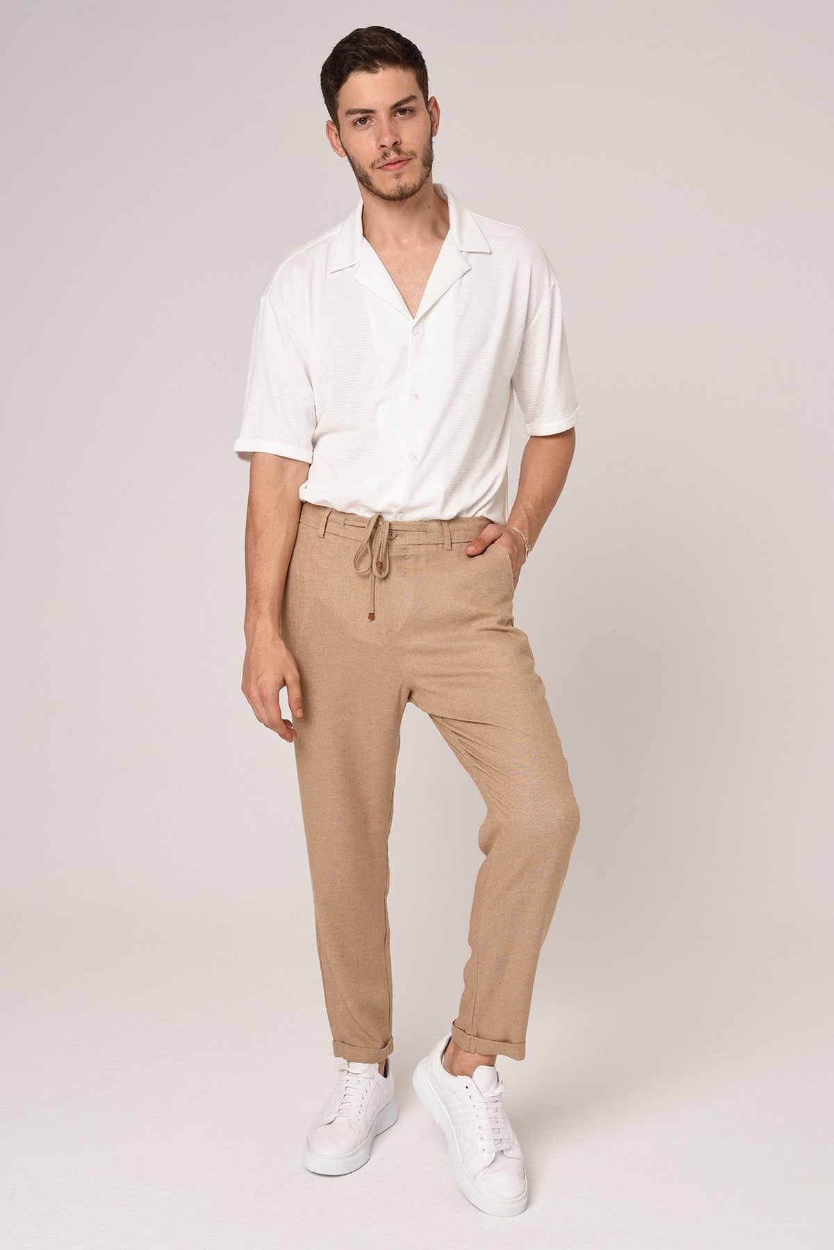 Boyfriend-Style Linen Pants with a Drawstring Waist