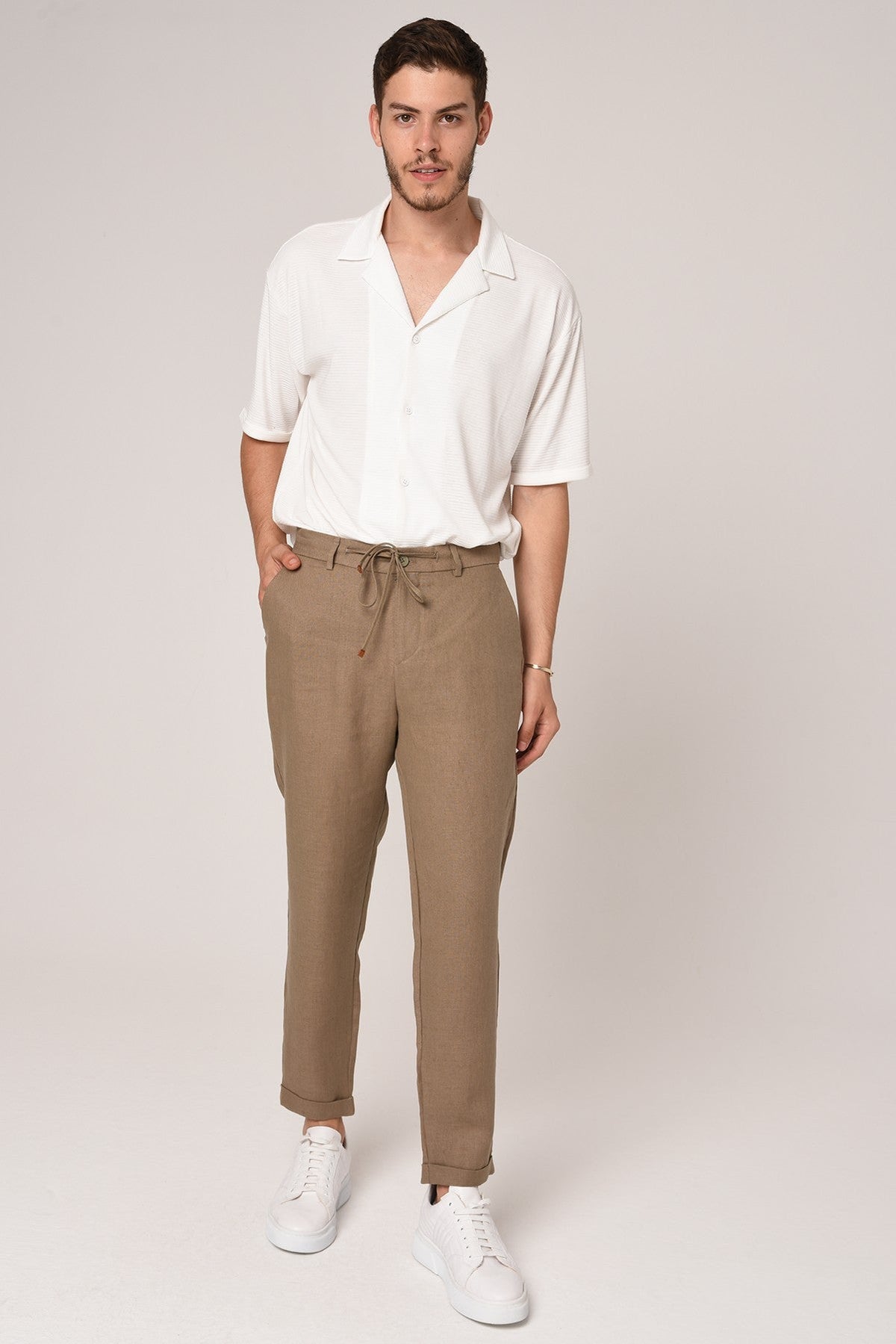 Boyfriend-Style Linen Pants with a Drawstring Waist