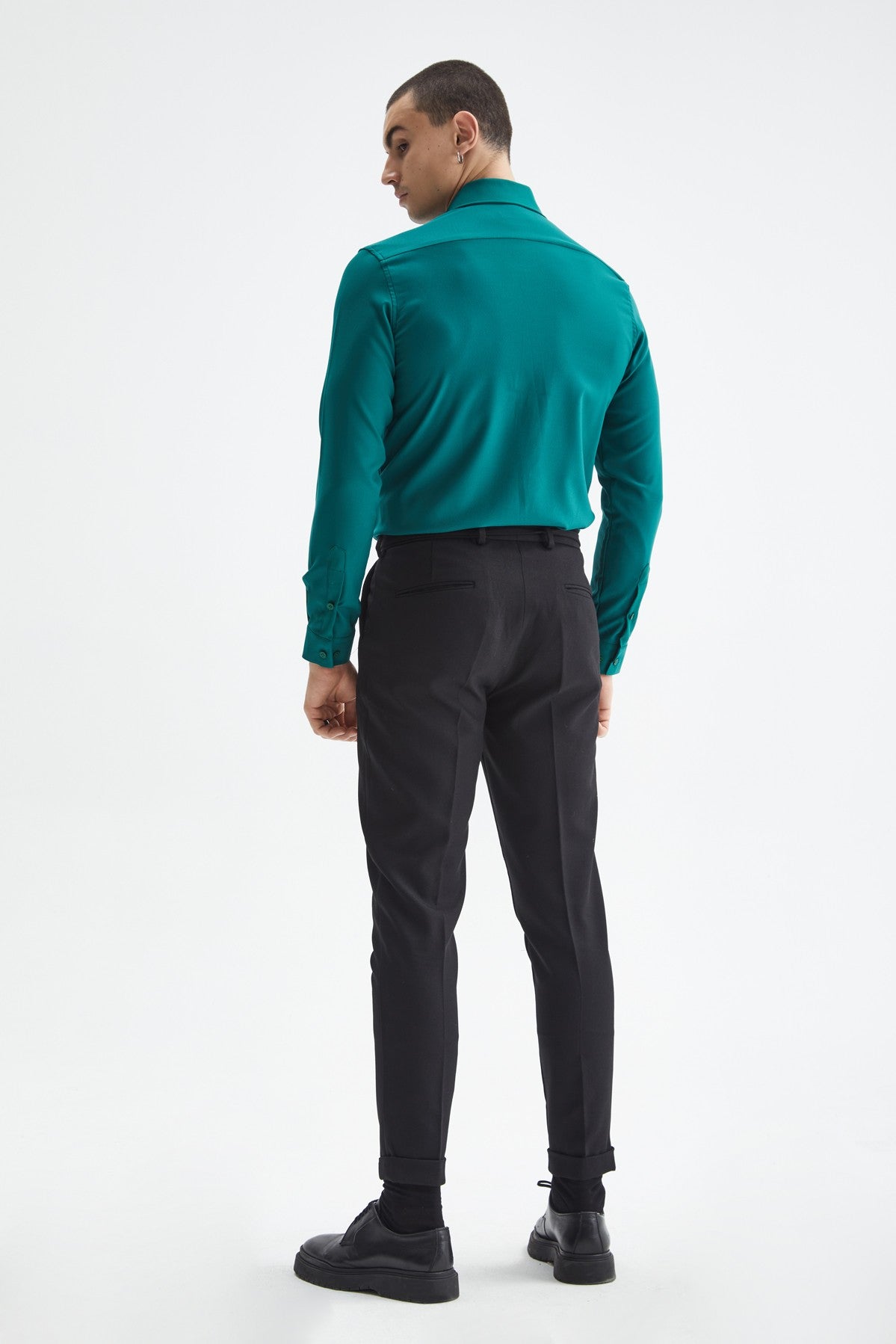 Antioch Slim-Fit Men's Long-Sleeve Shirt with a Wide Collar