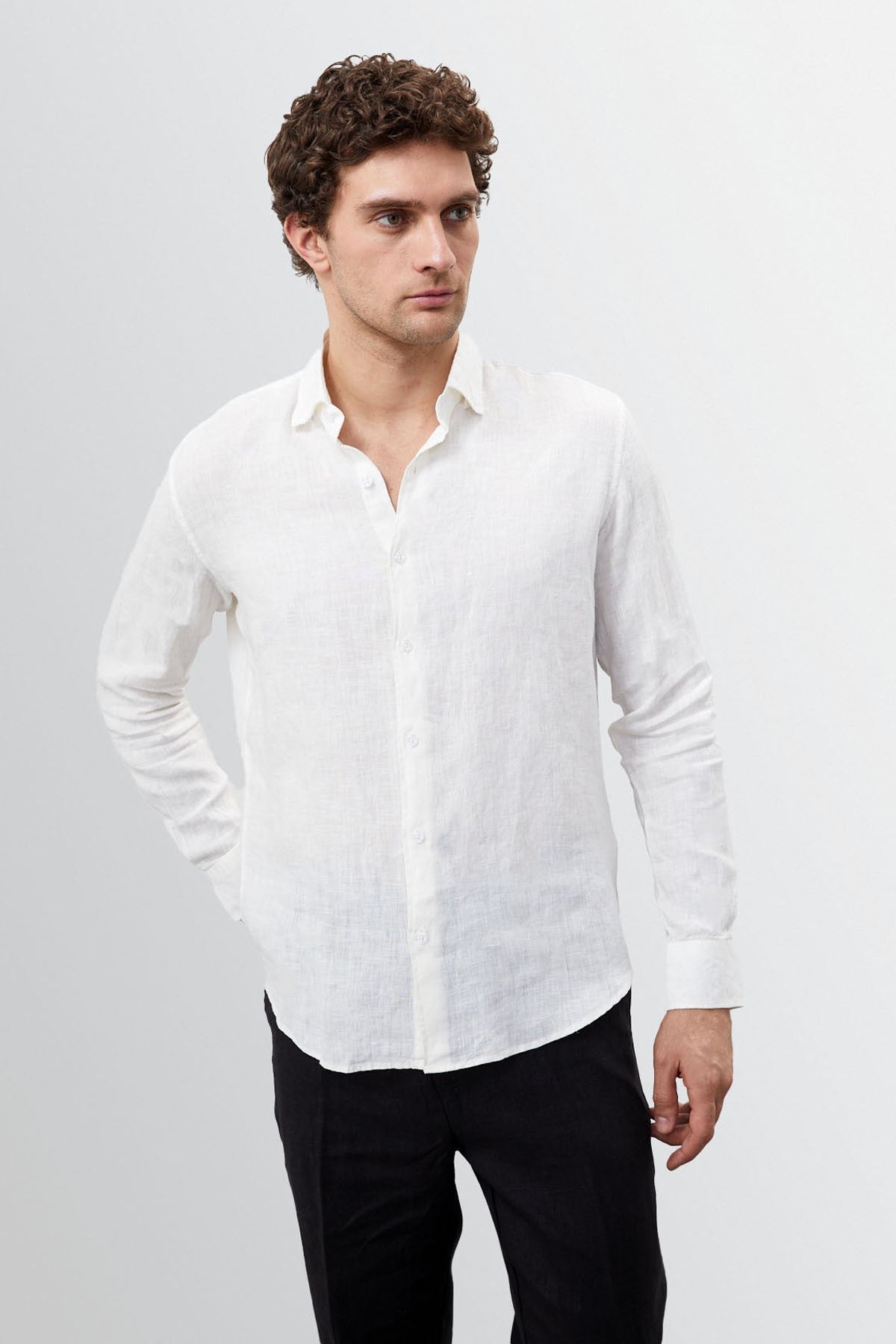 Men's 100% Linen Shirt with an Antioch Collar and Button Detail