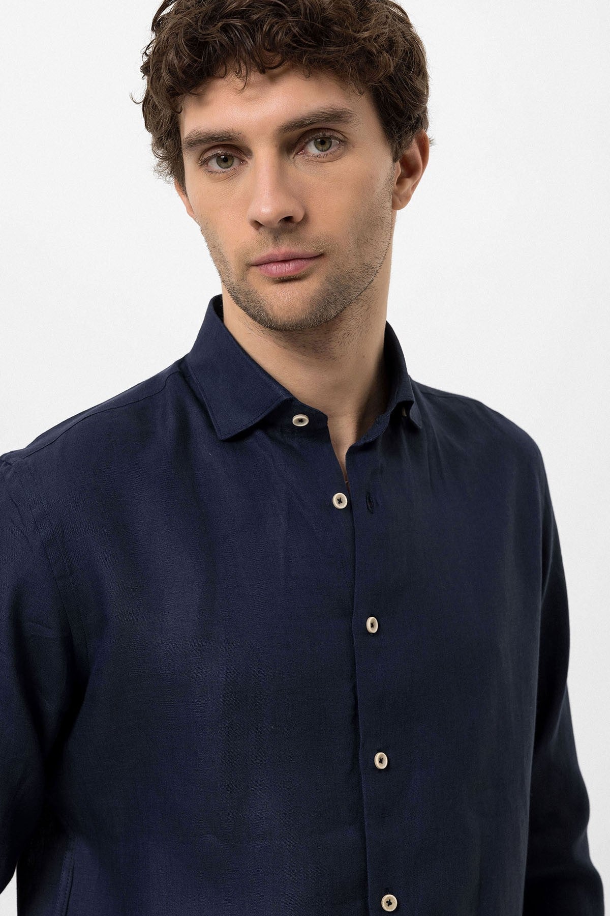 Men's 100% Linen Shirt with an Antioch Collar and Button Detail