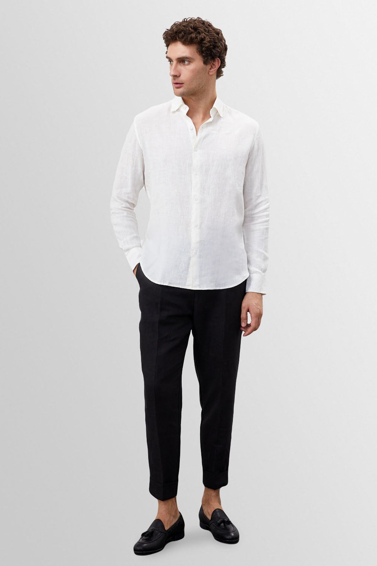 Men's 100% Linen Shirt with an Antioch Collar and Button Detail