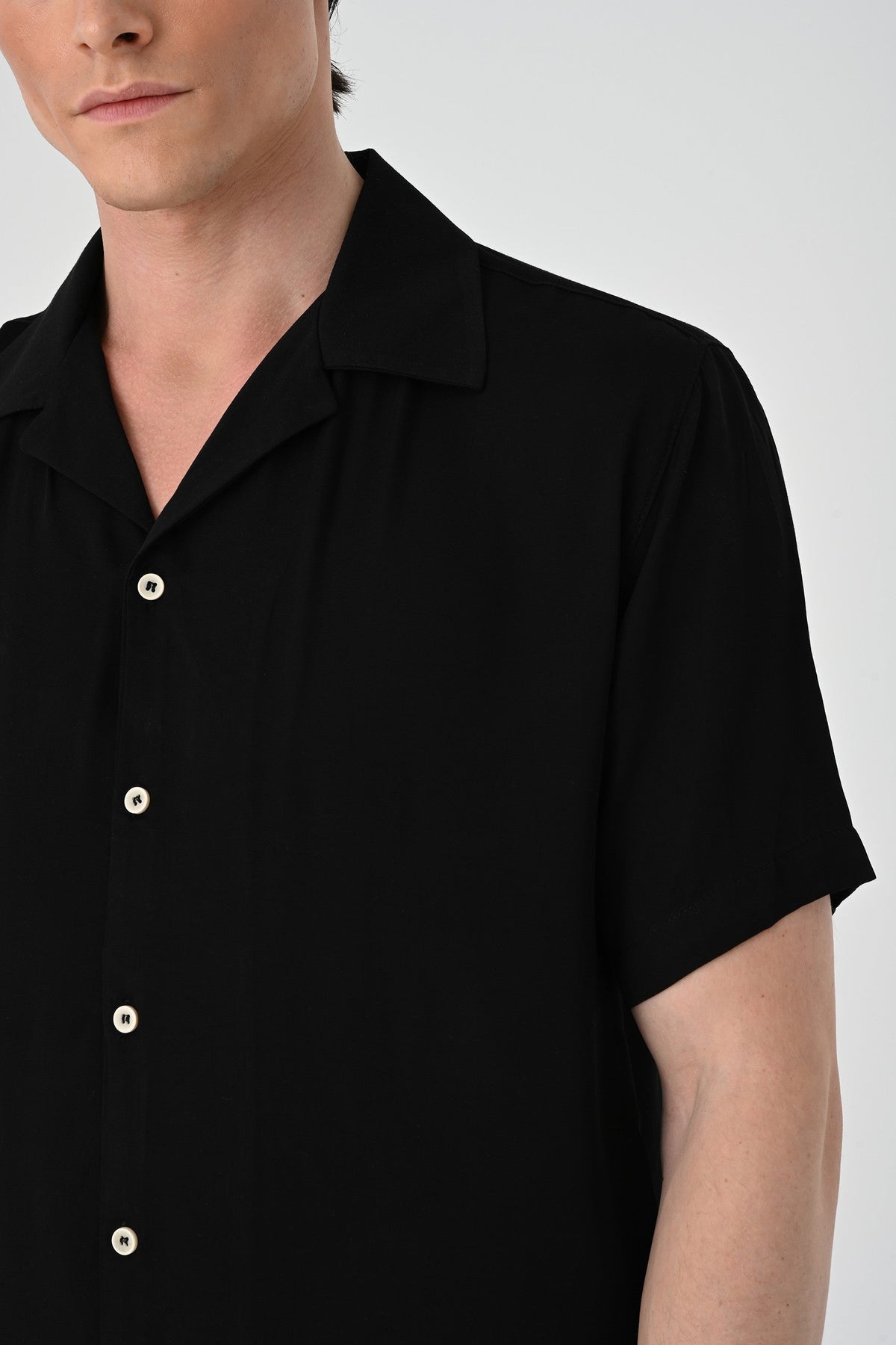 Antioch Oversized Short-Sleeve Men's Shirt with Apache Collar
