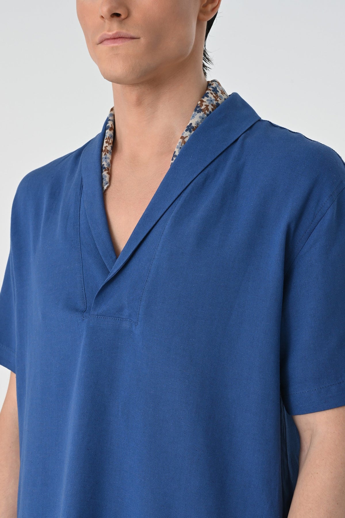 Antioch Relax Fit Short-Sleeved Men's Shirt with a Shawl Collar