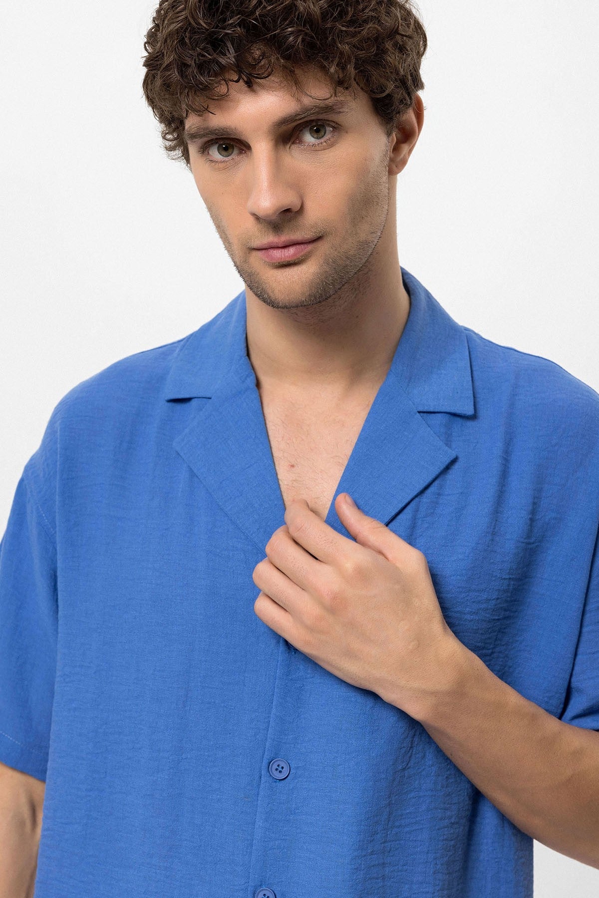 Antioch Oversized Short-Sleeve Men's Shirt with Apache Collar