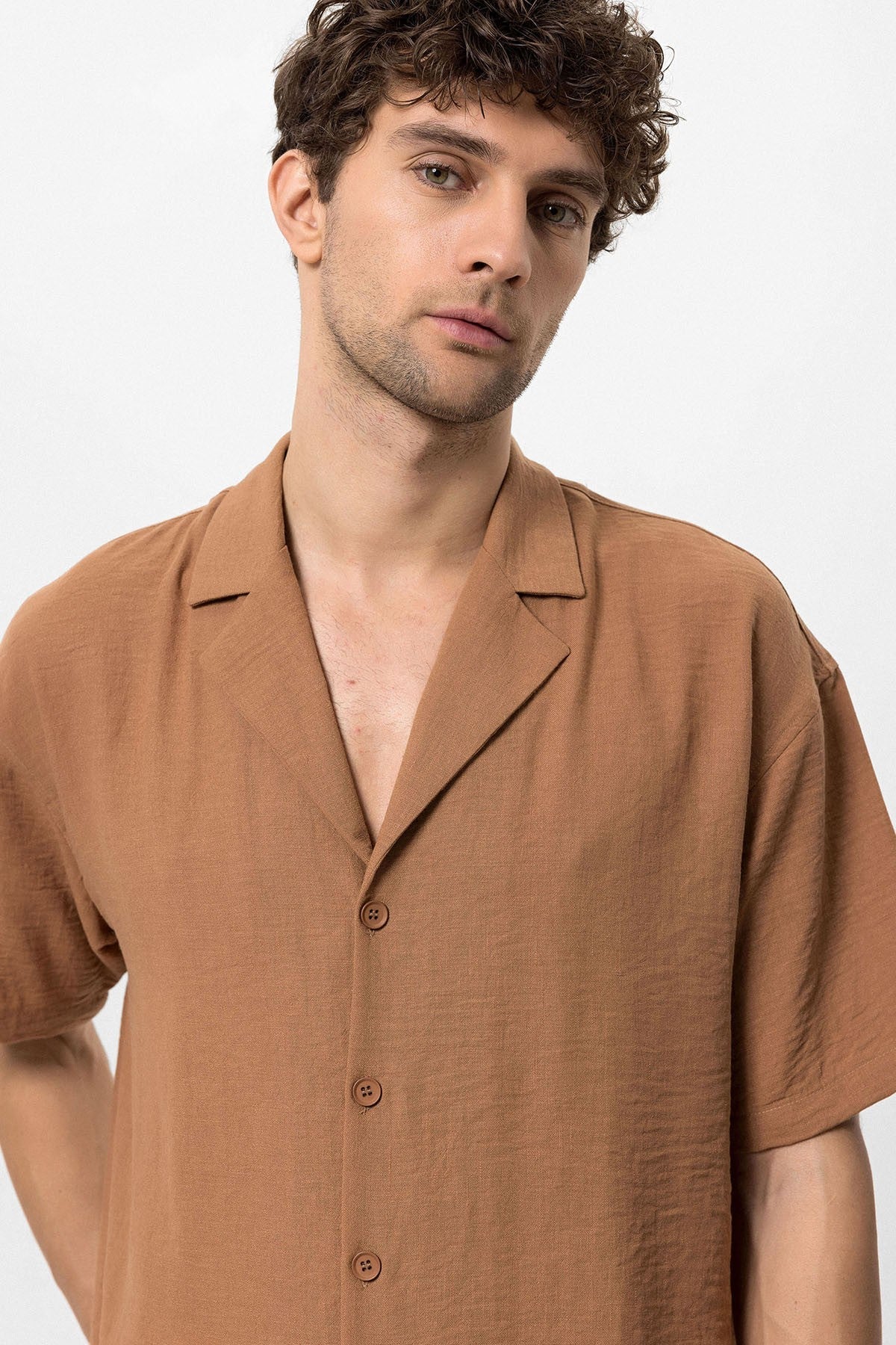 Antioch Oversized Short-Sleeve Men's Shirt with Apache Collar