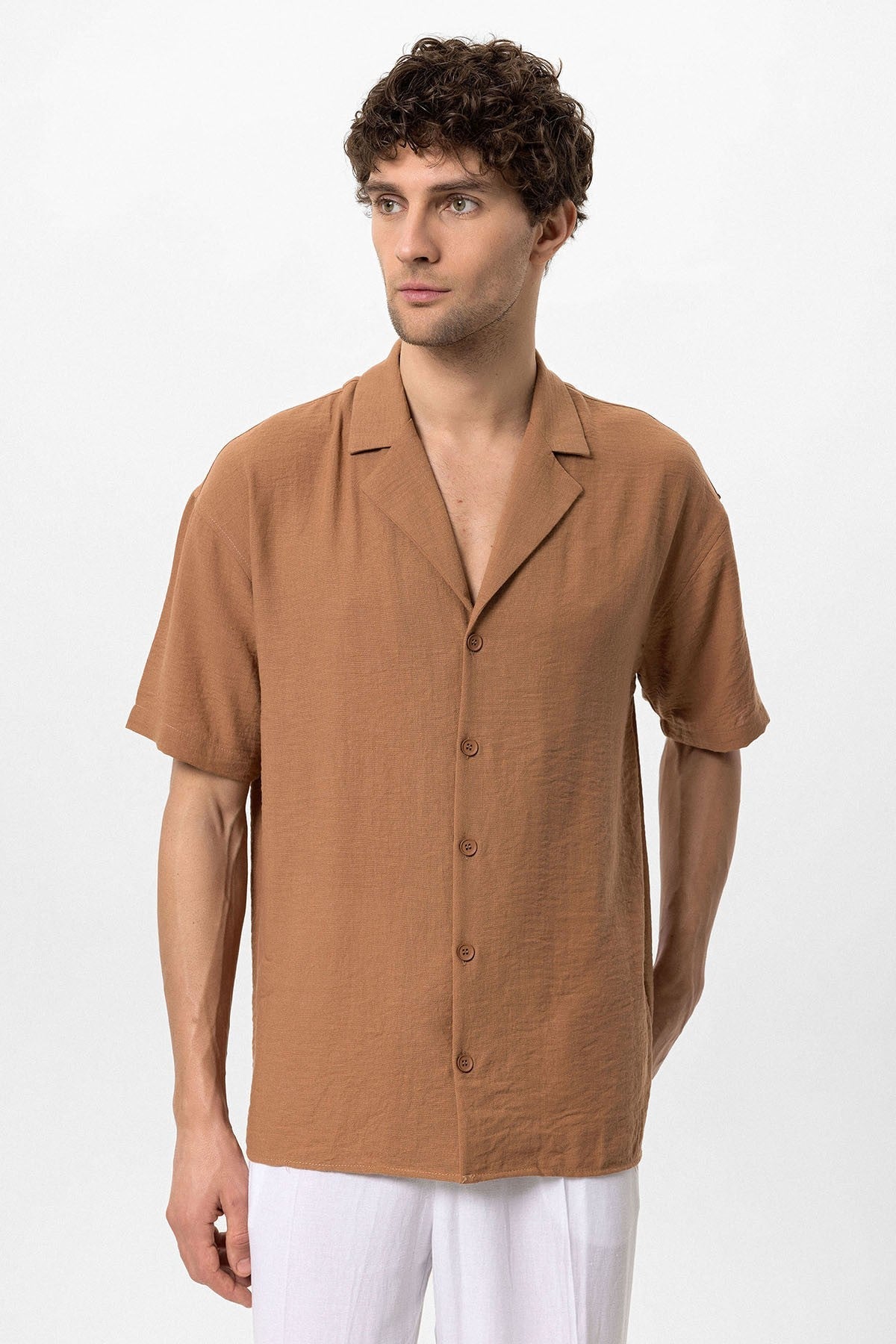 Antioch Oversized Short-Sleeve Men's Shirt with Apache Collar