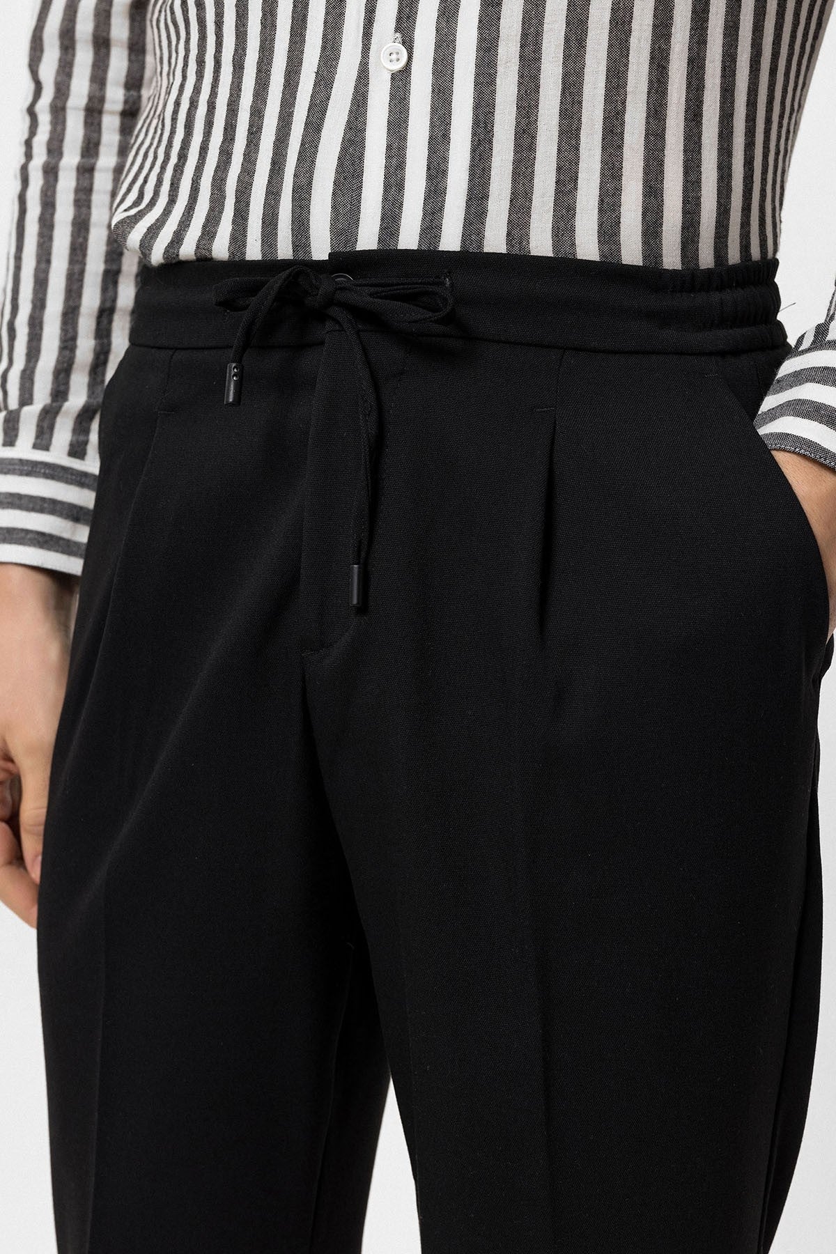 Antioch Elastic-Waist Pleated Men's Pants