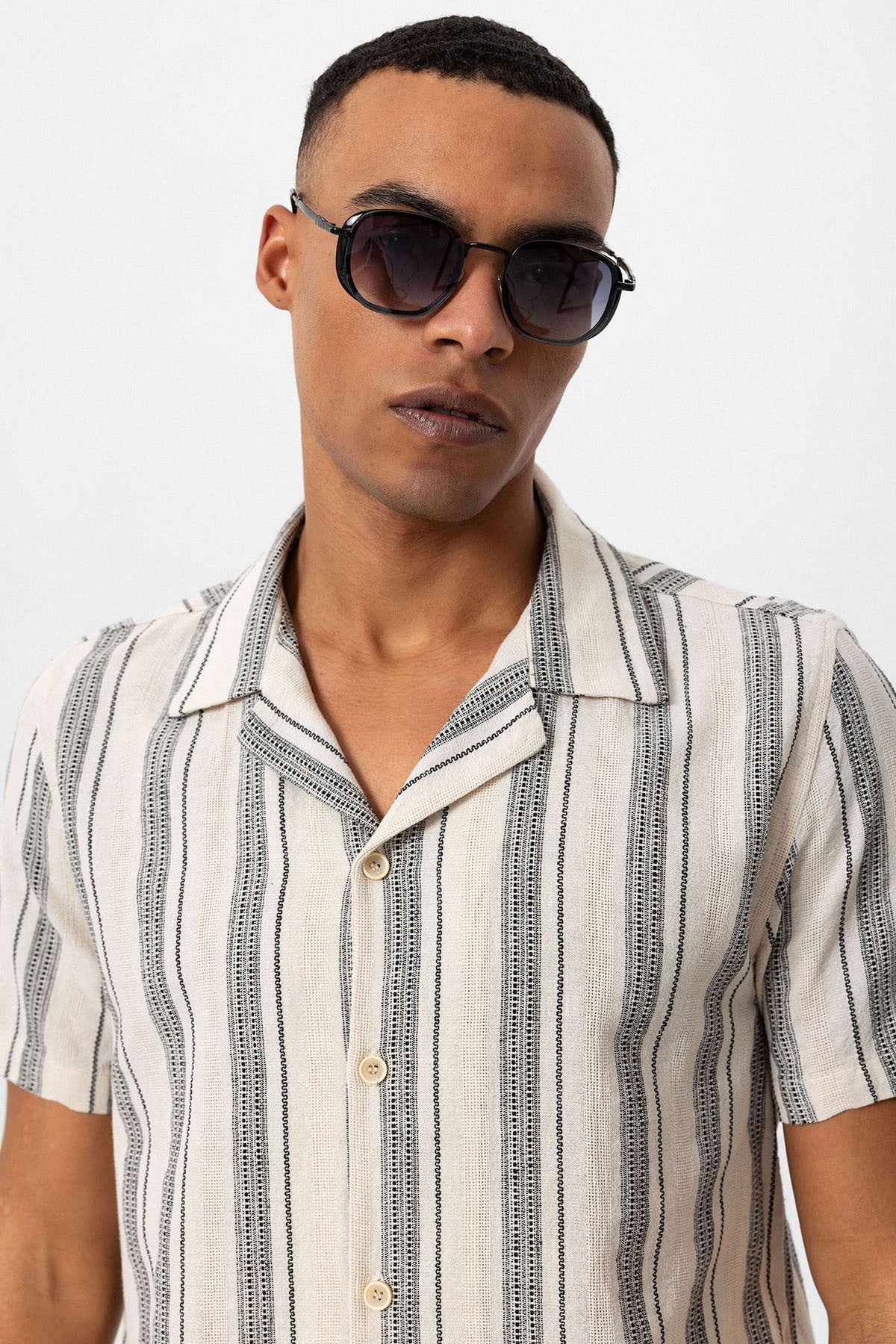 Antioch Short-Sleeved Striped Men's Shirt with a Polo Collar