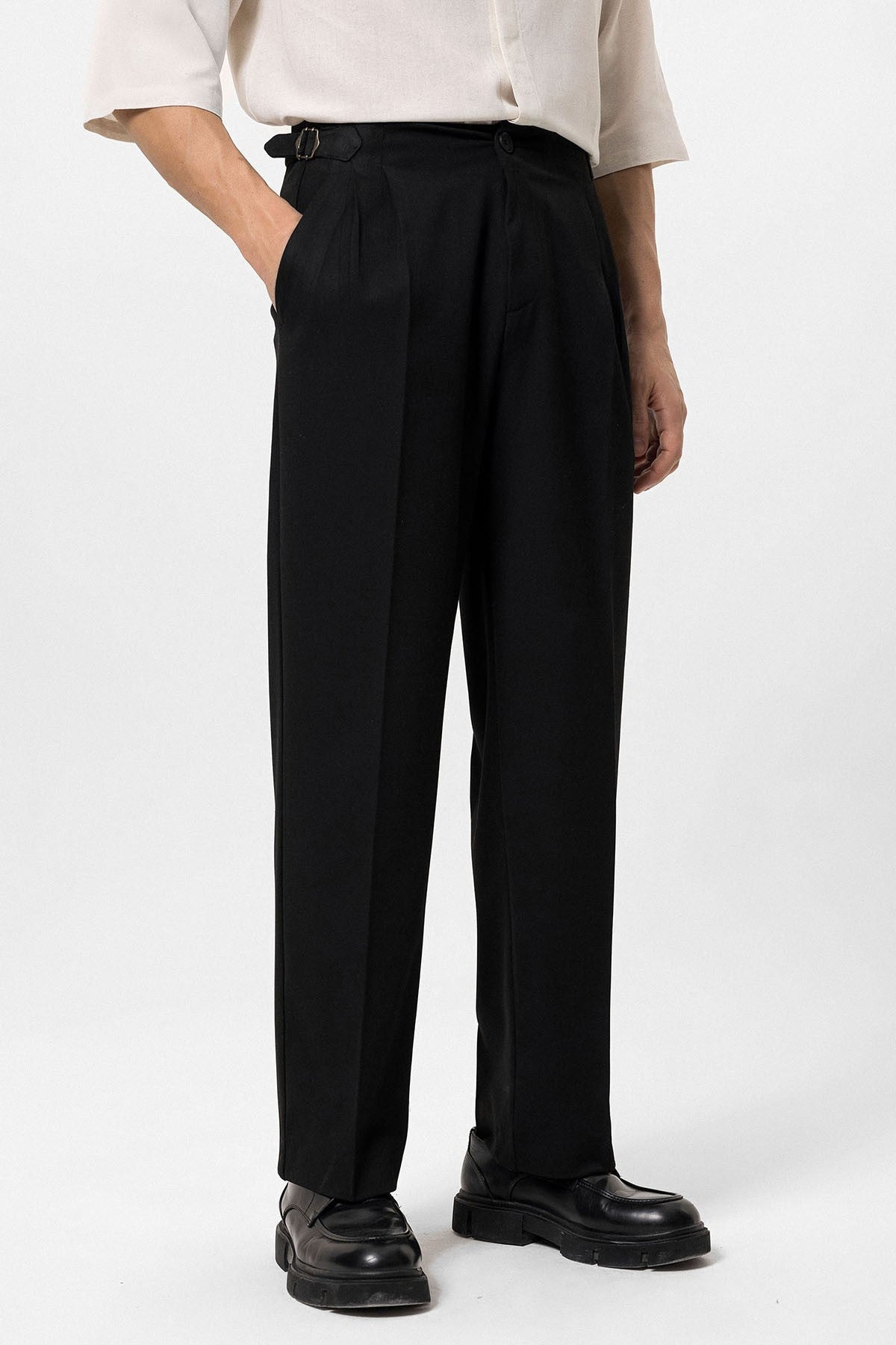 Antioch High-Waisted Men's Pants with Buckle Detail and Relaxed Fit