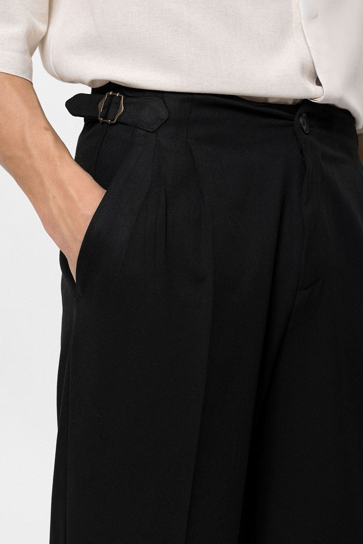 Antioch High-Waisted Men's Pants with Buckle Detail and Relaxed Fit