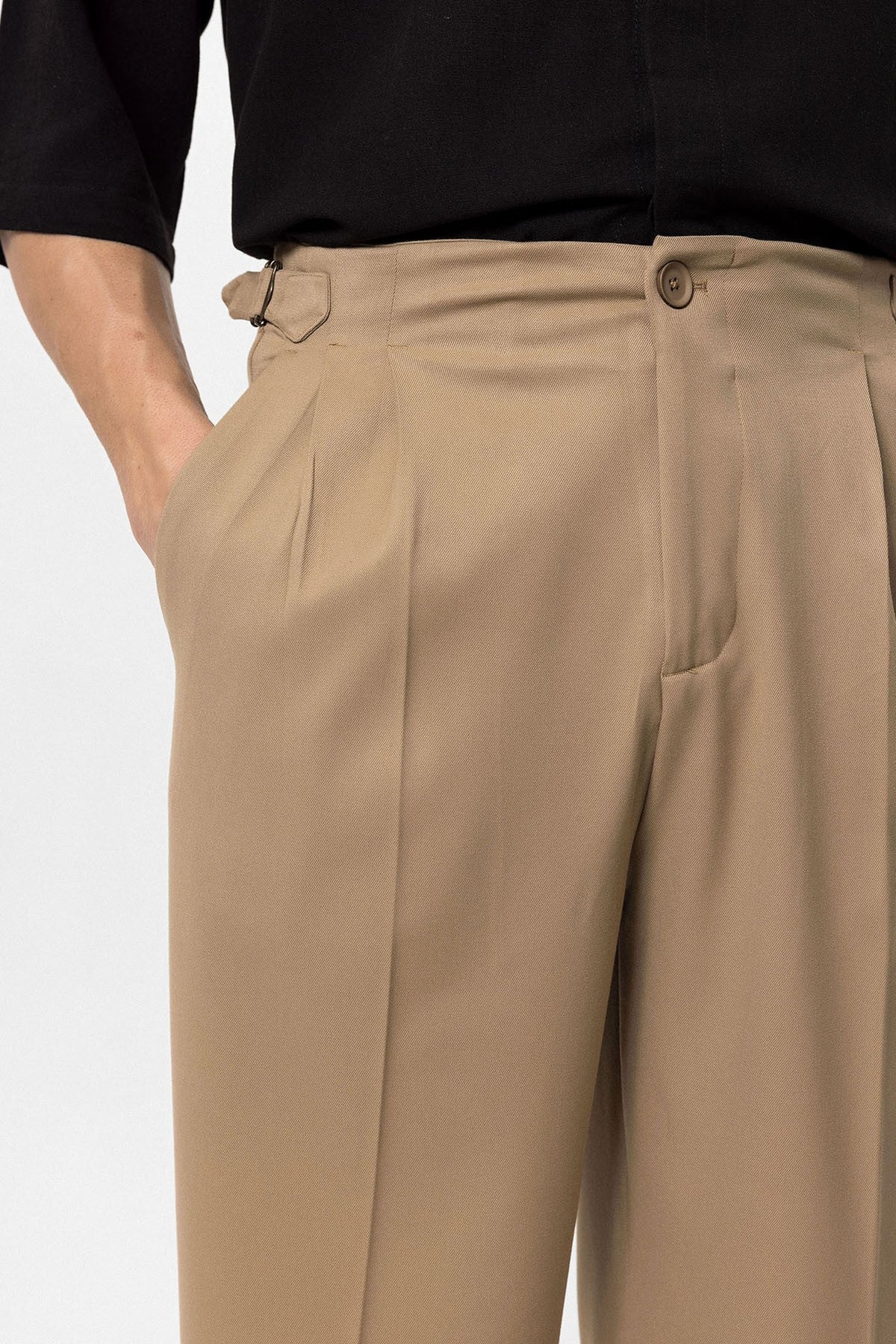 Antioch High-Waisted Men's Pants with Buckle Detail and Relaxed Fit