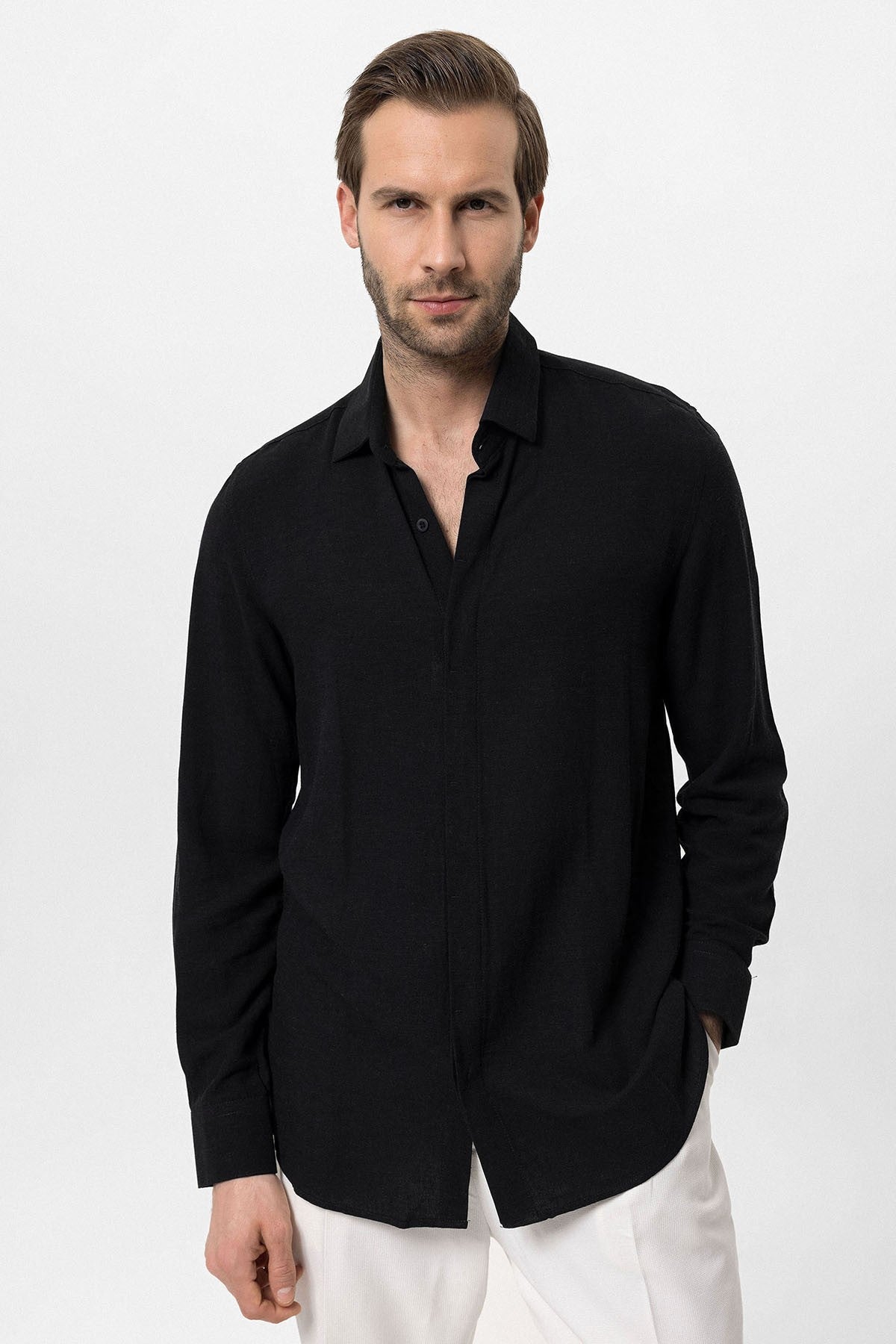 Antioch High-Waisted Men's Pants with Buckle Detail and Relaxed Fit