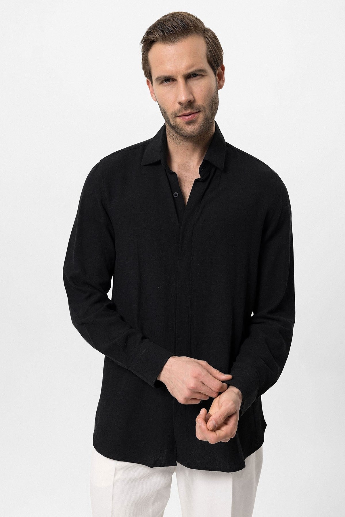 Antioch High-Waisted Men's Pants with Buckle Detail and Relaxed Fit