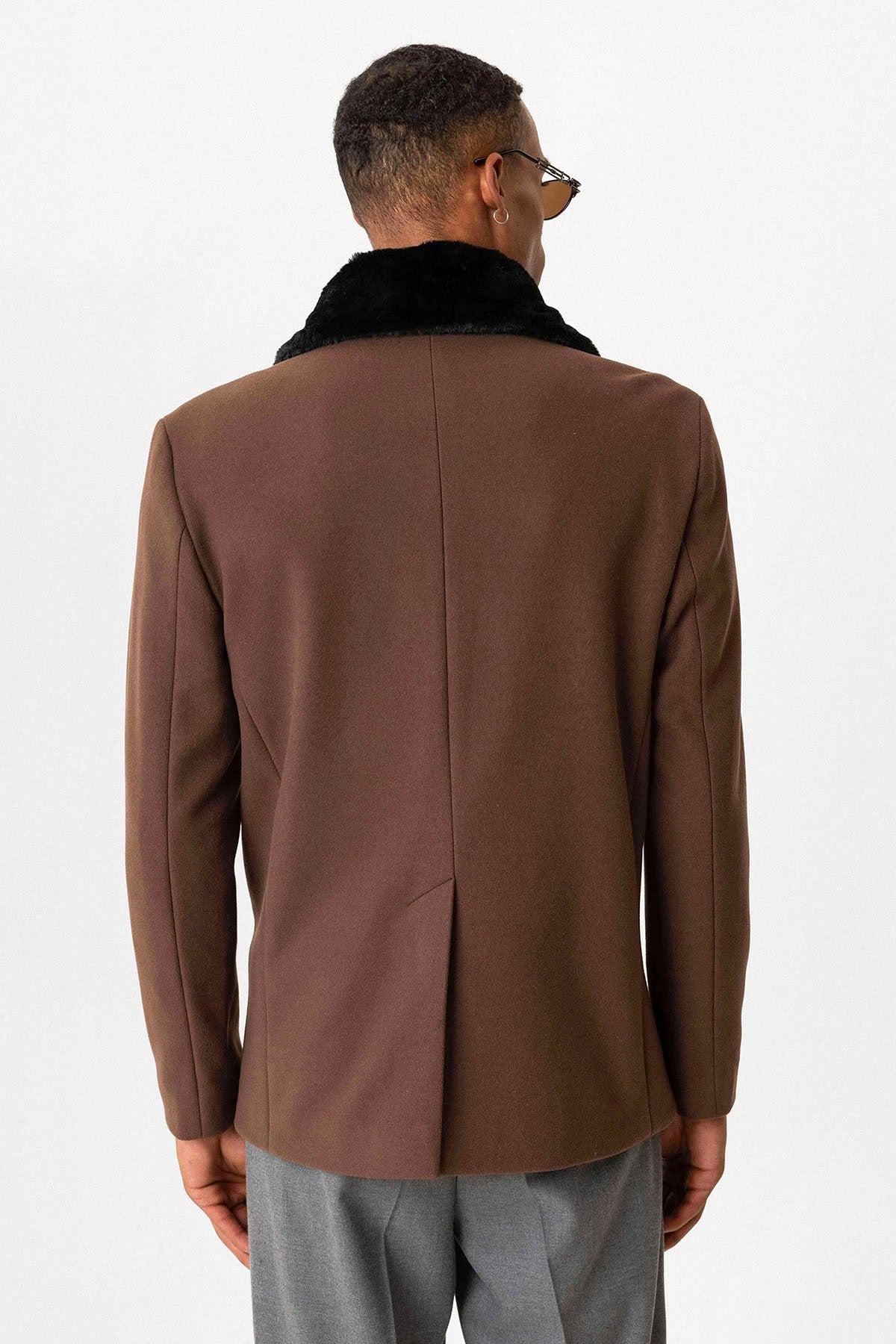 Antioch Men's Coat with Fur Collar and Double-Breasted Closure
