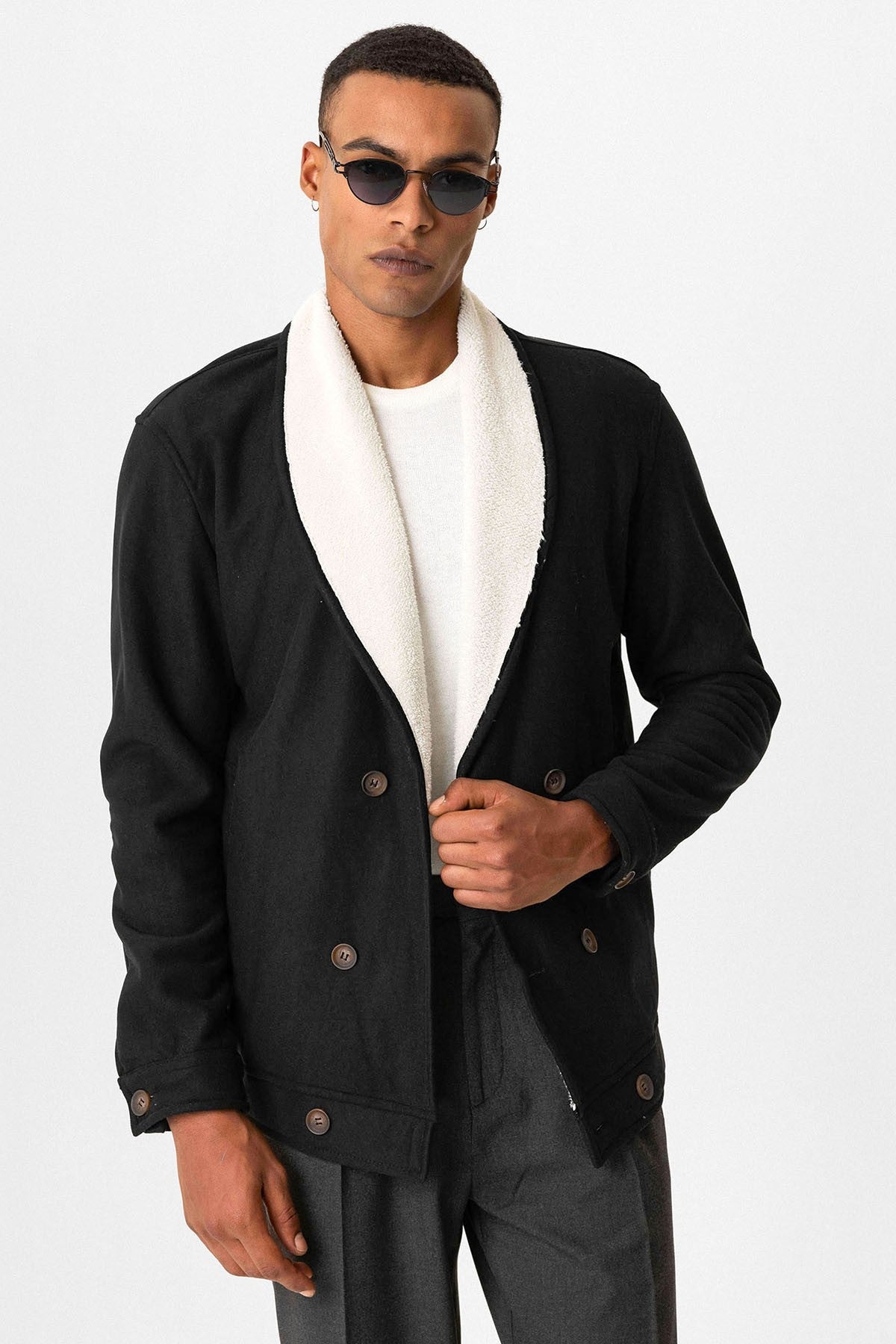 Antioch Men's Jacket with Contrast Collar and Lining Details