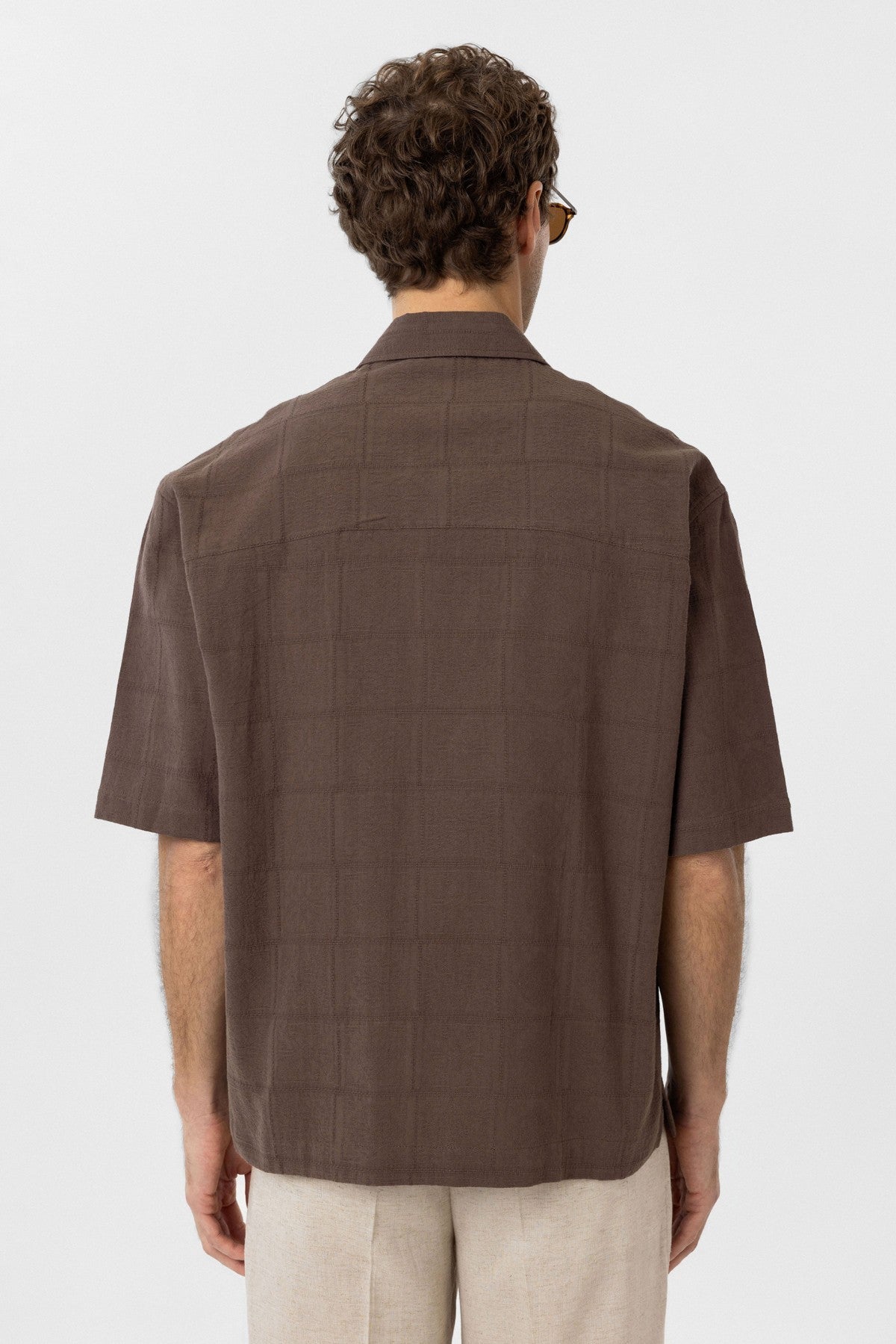 Men's Short-Sleeve Cotton Shirt with an Antioch-Textured Jacquard Pattern