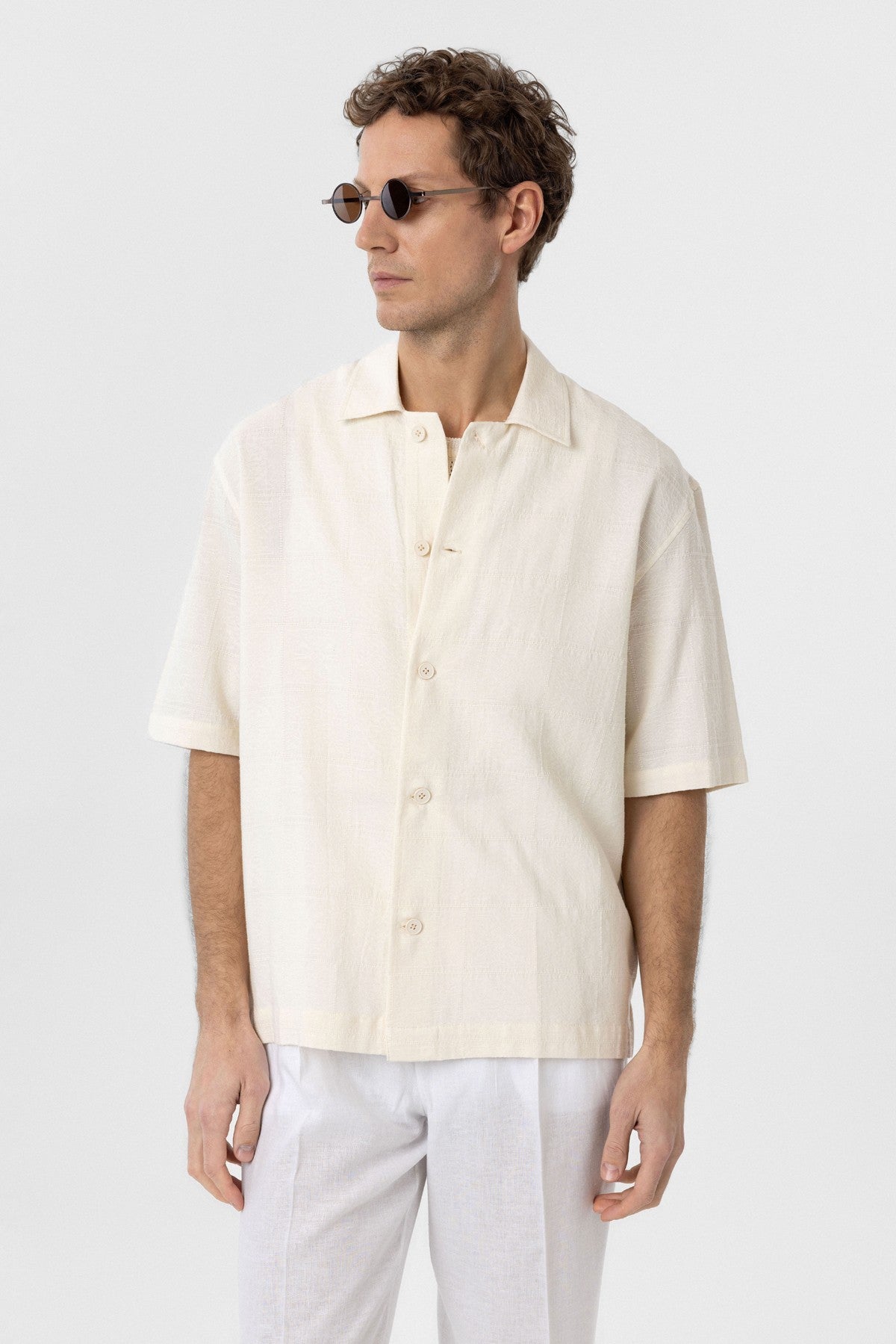 Men's Short-Sleeve Cotton Shirt with an Antioch-Textured Jacquard Pattern