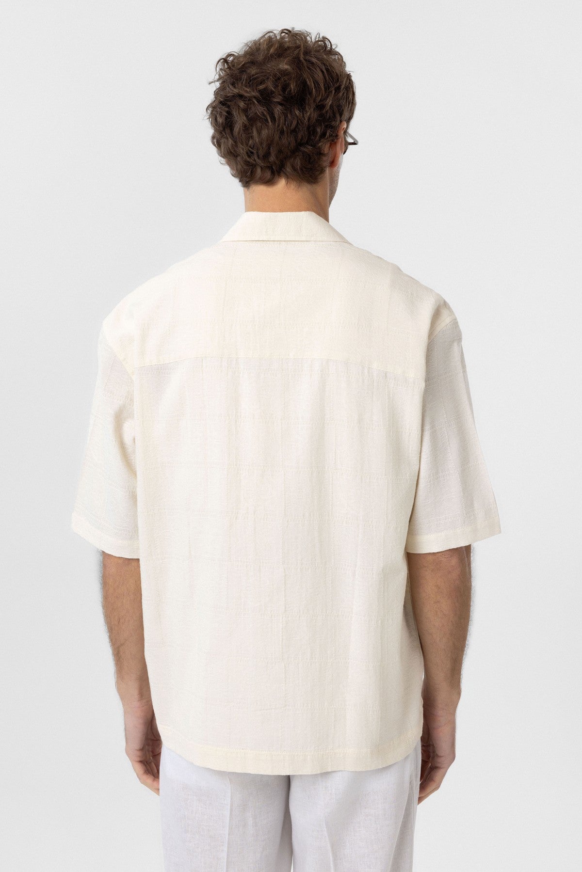 Men's Short-Sleeve Cotton Shirt with an Antioch-Textured Jacquard Pattern