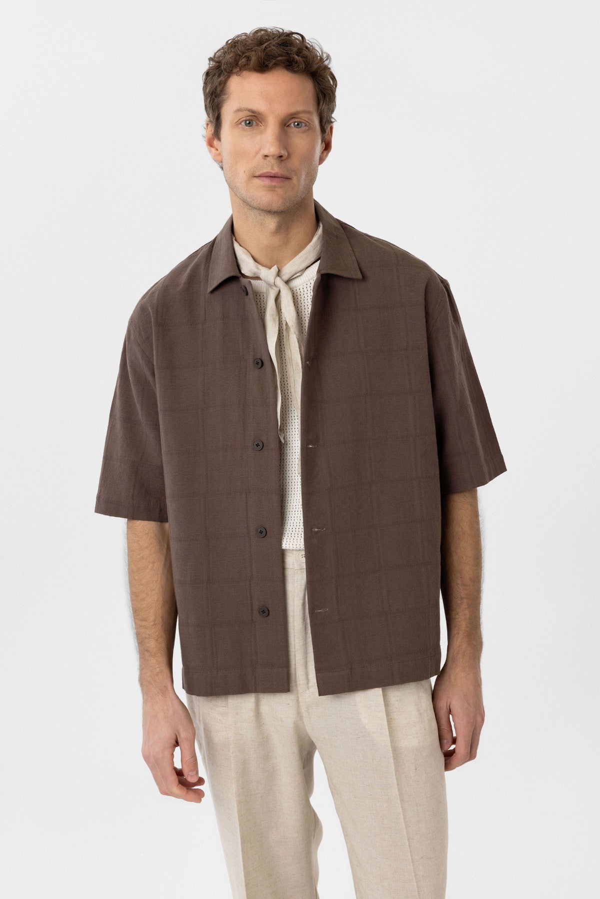 Men's Short-Sleeve Cotton Shirt with an Antioch-Textured Jacquard Pattern