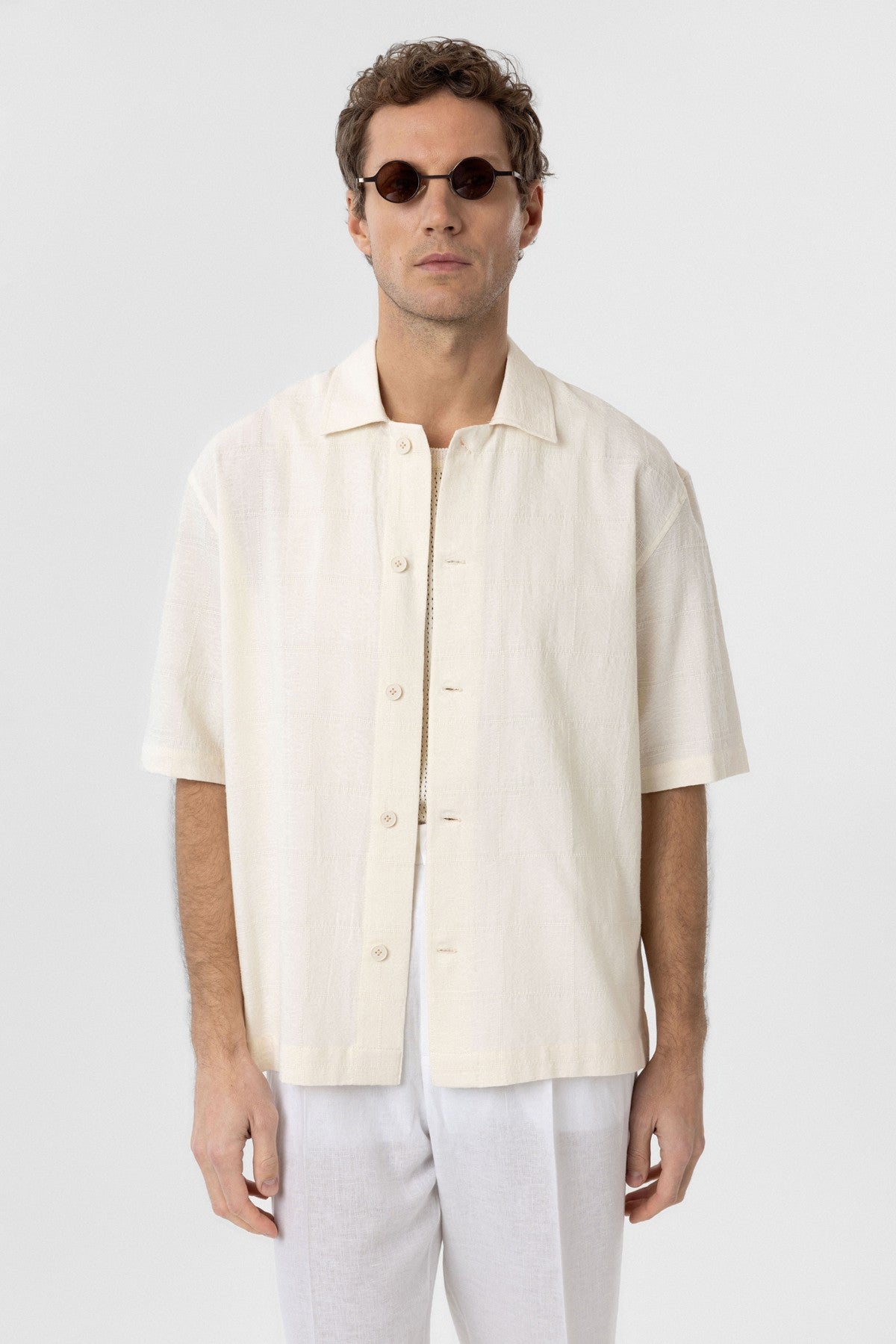 Men's Short-Sleeve Cotton Shirt with an Antioch-Textured Jacquard Pattern