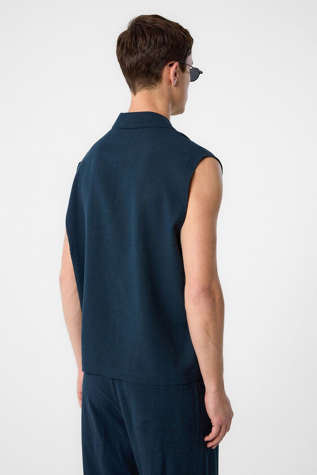 Antioch Linen-Blend Sleeveless Men's Shirt