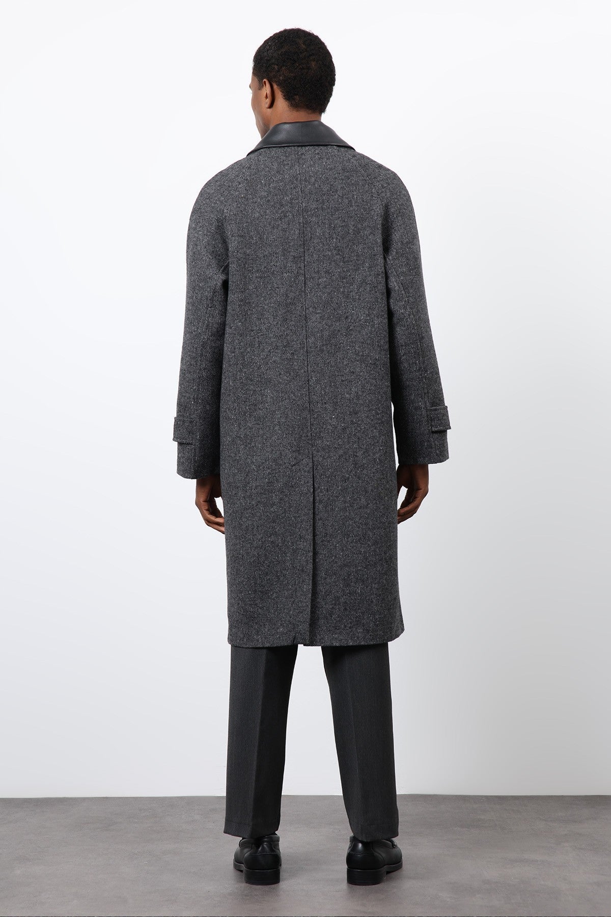 Antioch Men's Wool-Blend Coat with Contrast Collar