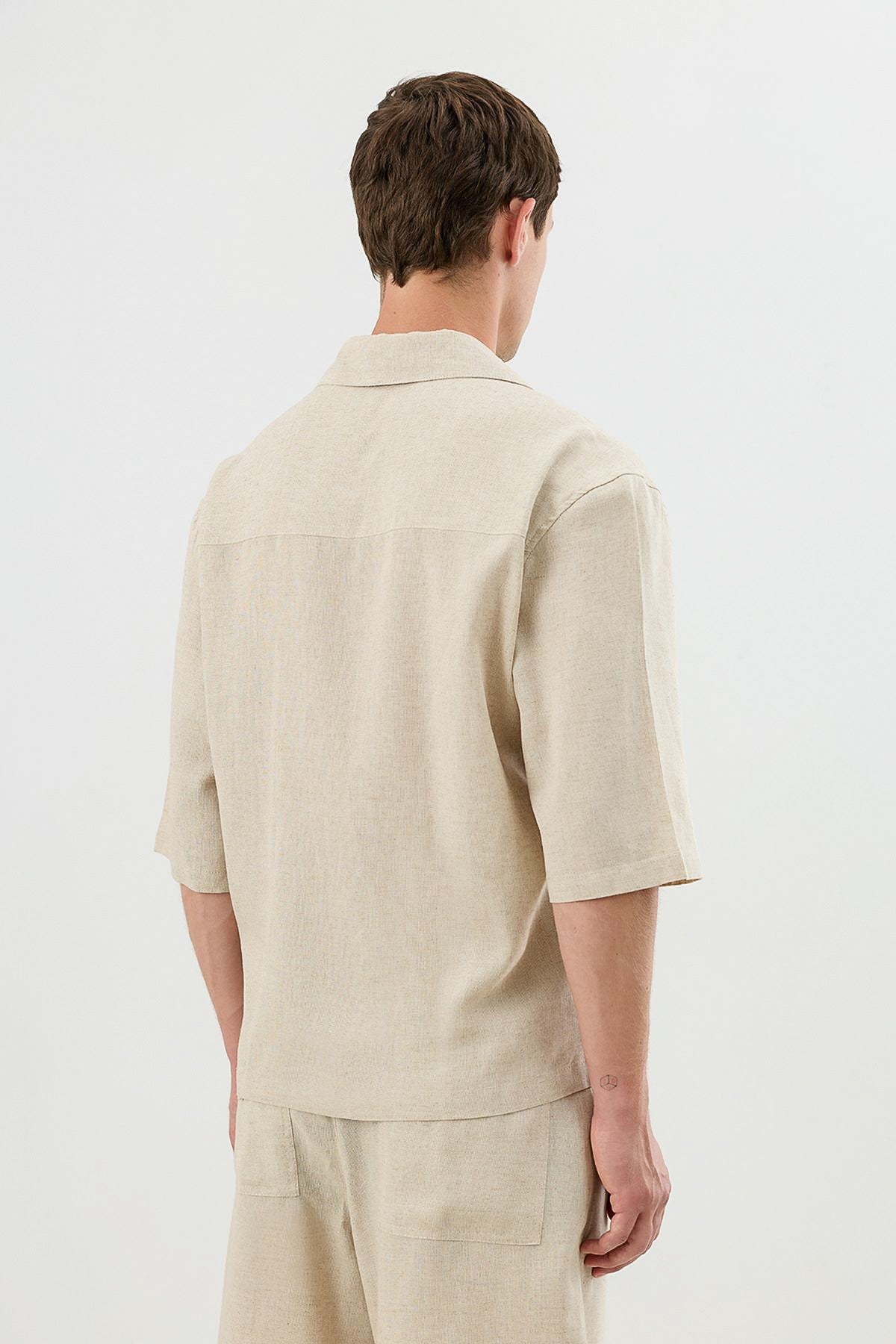 Men's Relaxed-Fit Symmetrical Shirt with Linen Blend