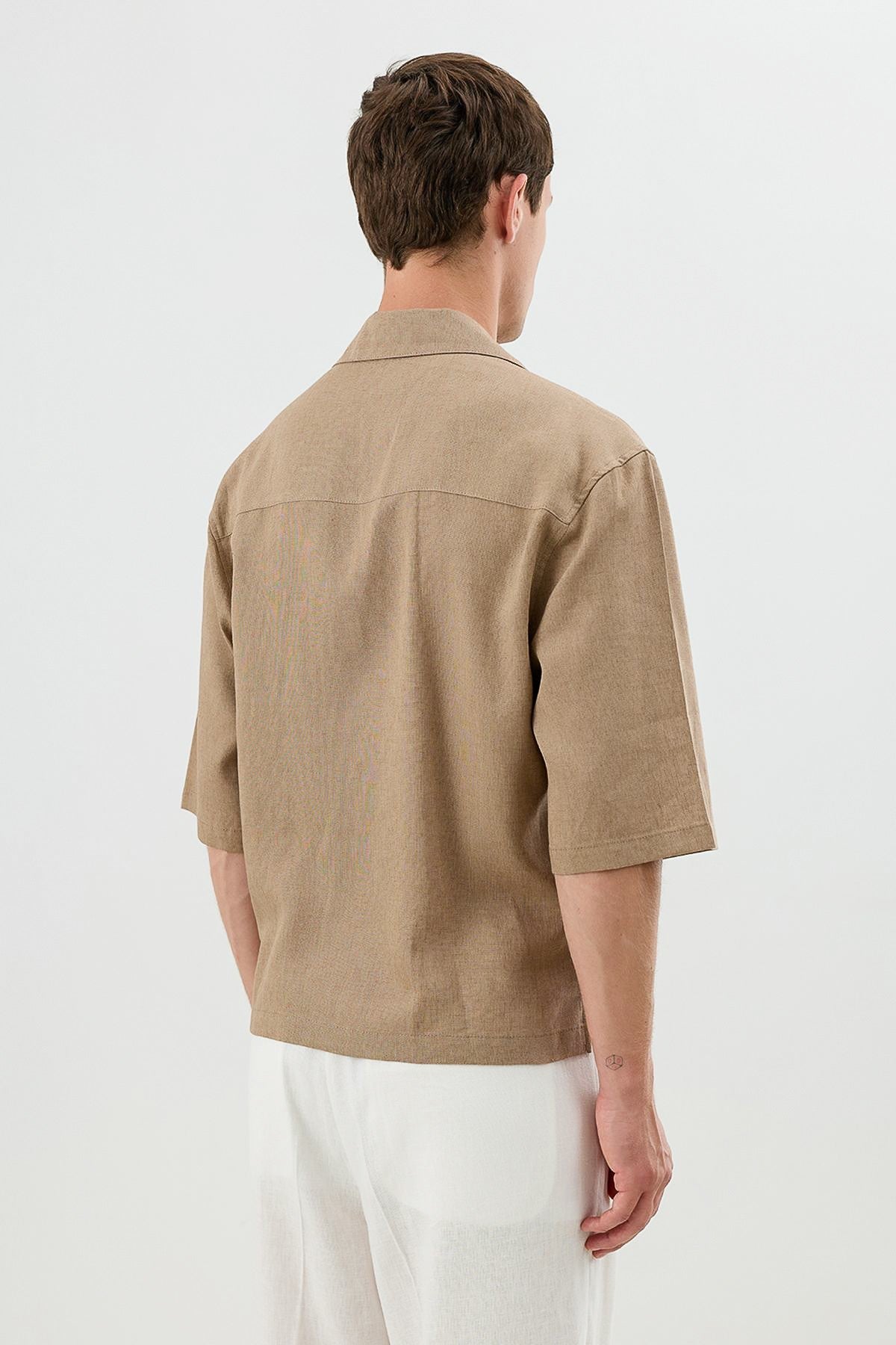 Men's Relaxed-Fit Symmetrical Shirt with Linen Blend