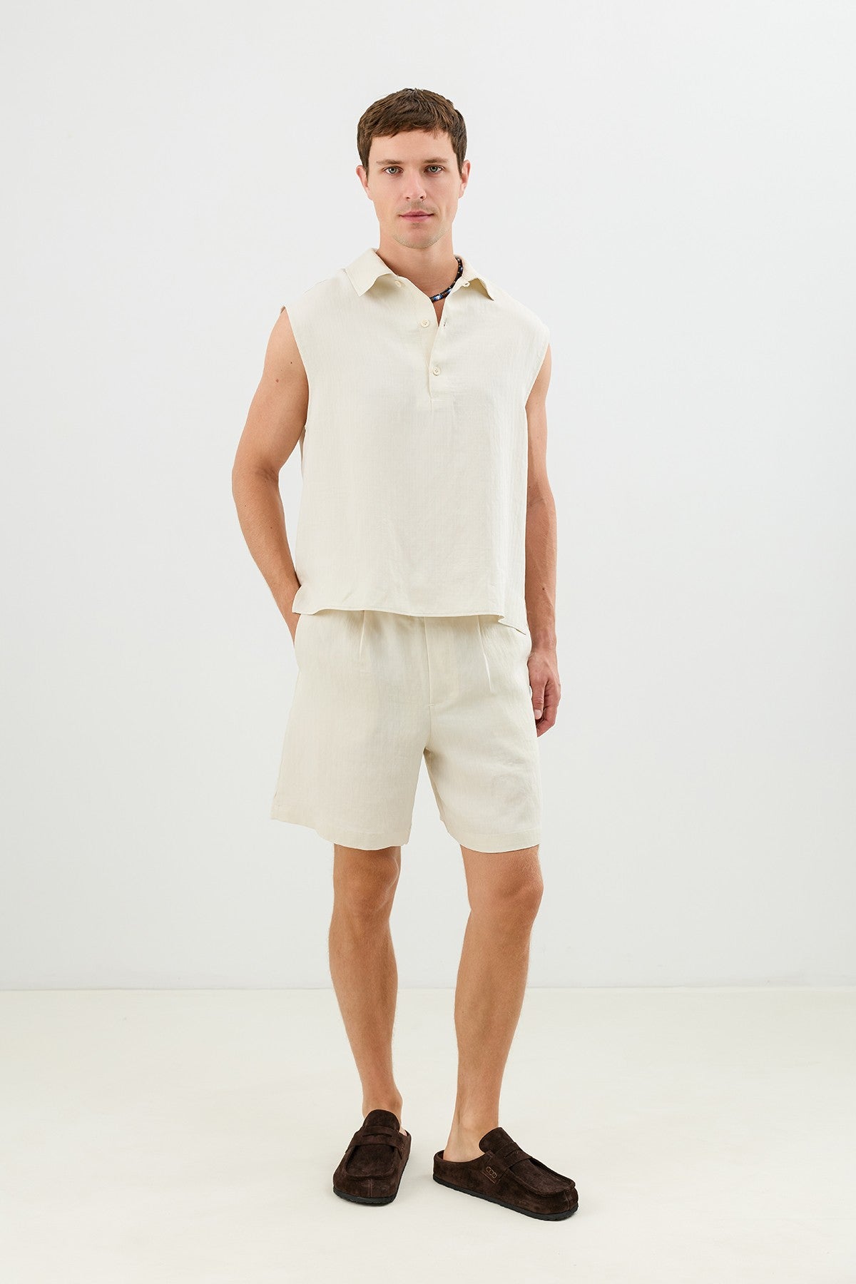 Men's Sleeveless Crop-Fit Shirt with Lyocell Blend