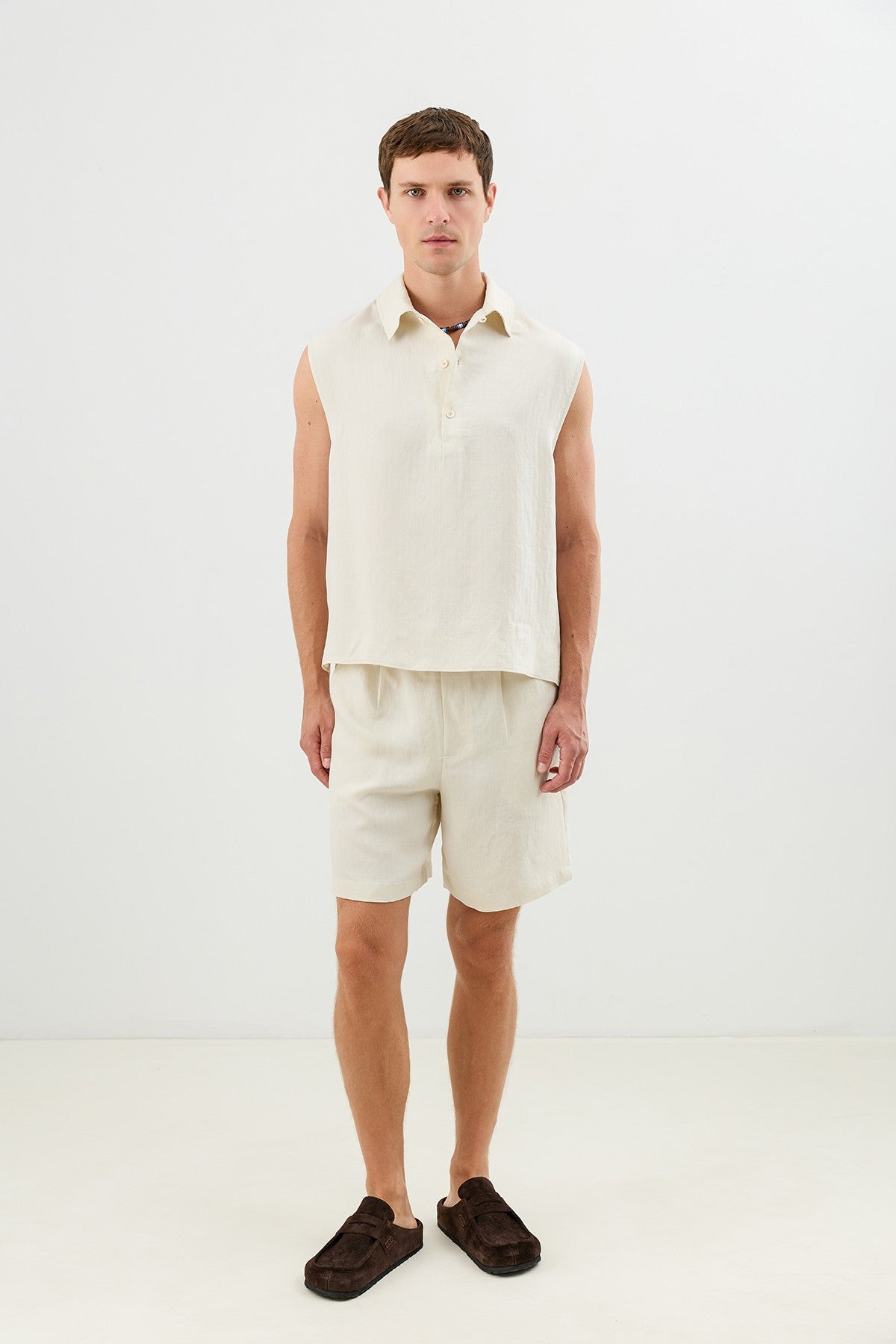Men's Sleeveless Crop-Fit Shirt with Lyocell Blend