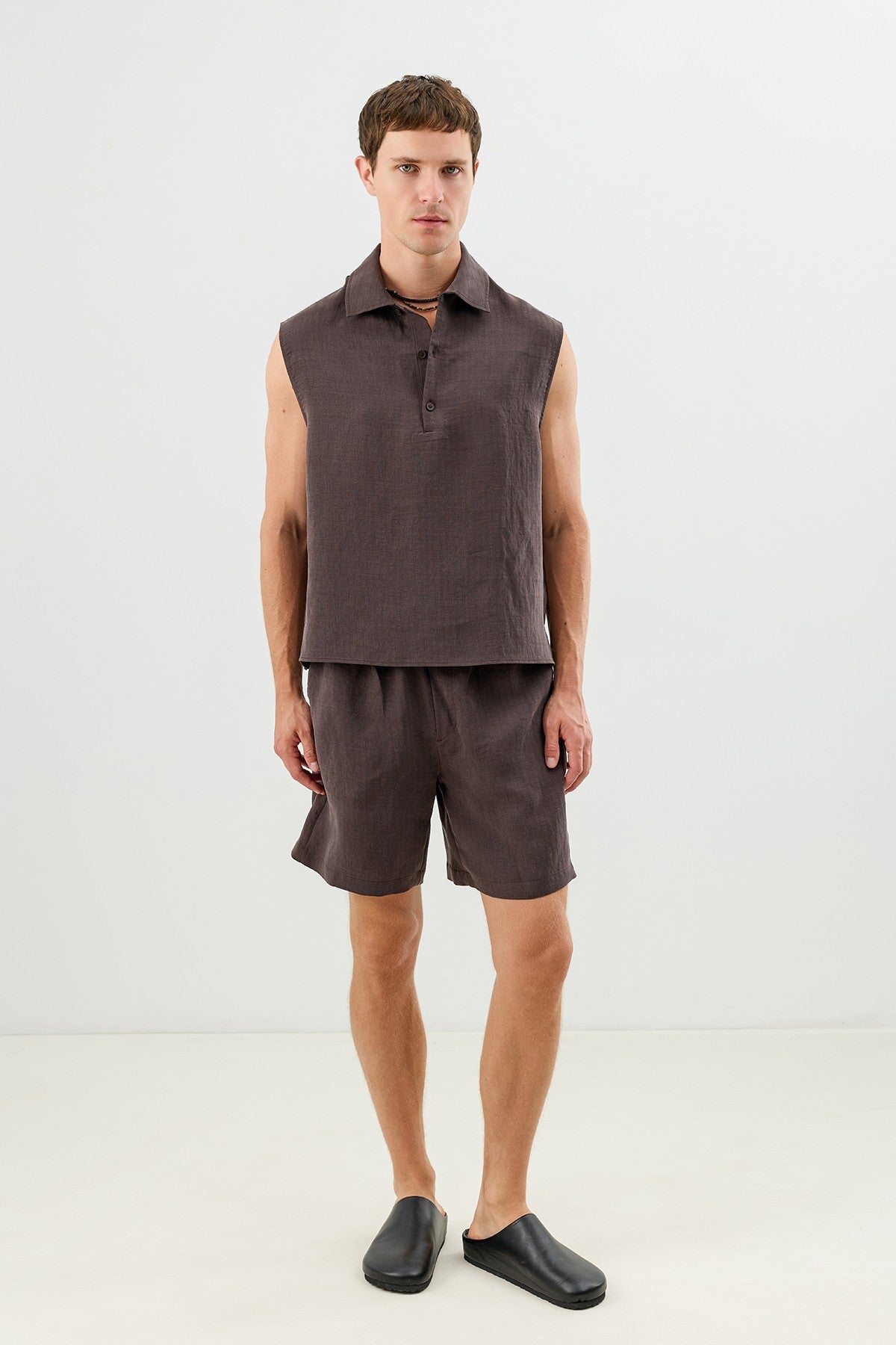 Men's Sleeveless Crop-Fit Shirt with Lyocell Blend