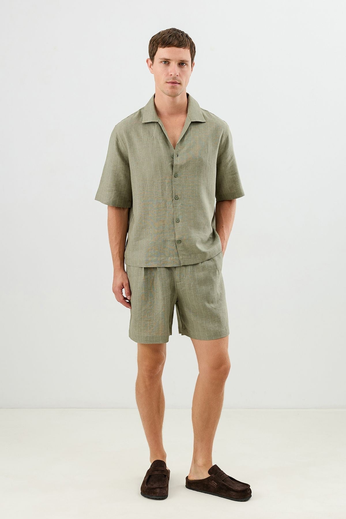 Men's Short-Sleeve Striped Relaxed-Fit Shirt with Linen Blend