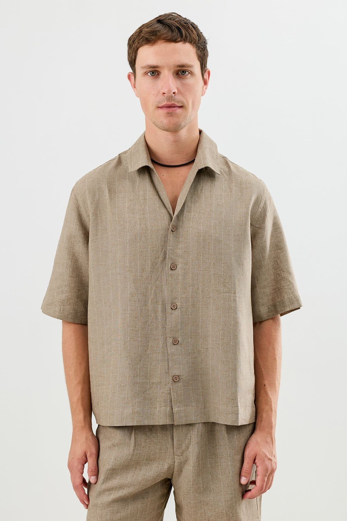 Men's Short-Sleeve Striped Relaxed-Fit Shirt with Linen Blend