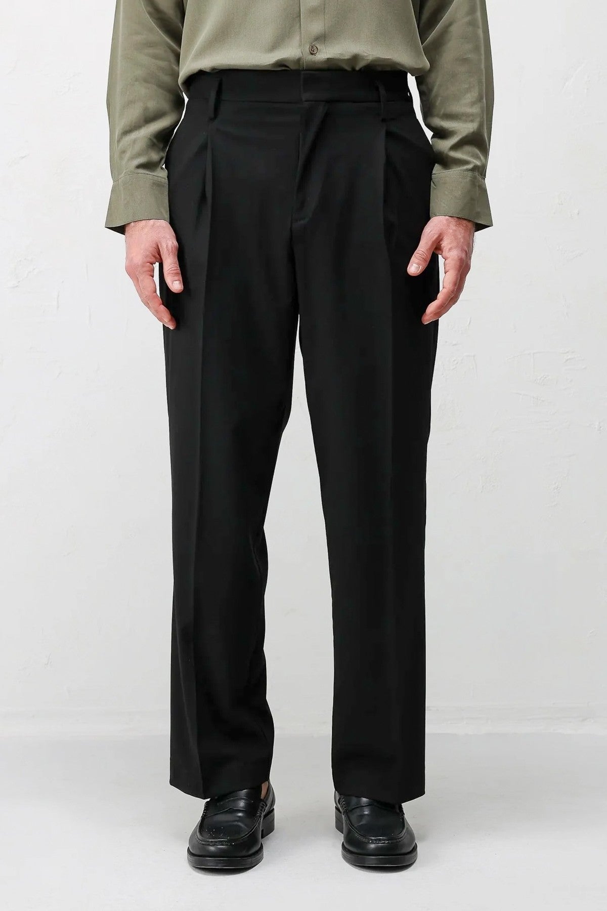 Relaxed-Fit Pleated Men's Pants