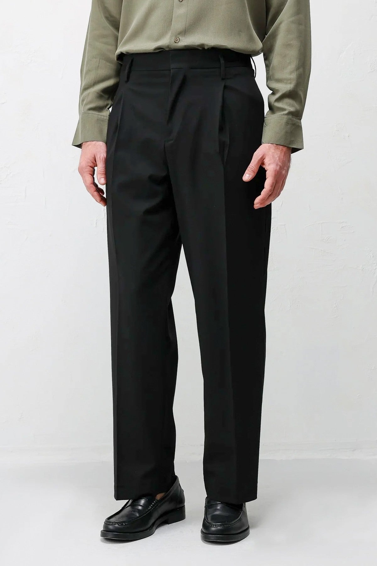 Relaxed-Fit Pleated Men's Pants