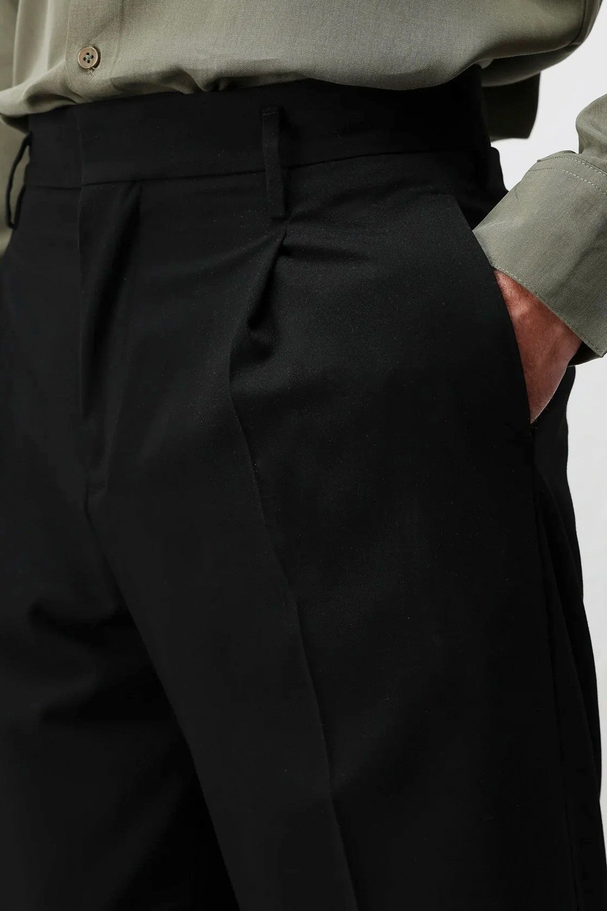Relaxed-Fit Pleated Men's Pants